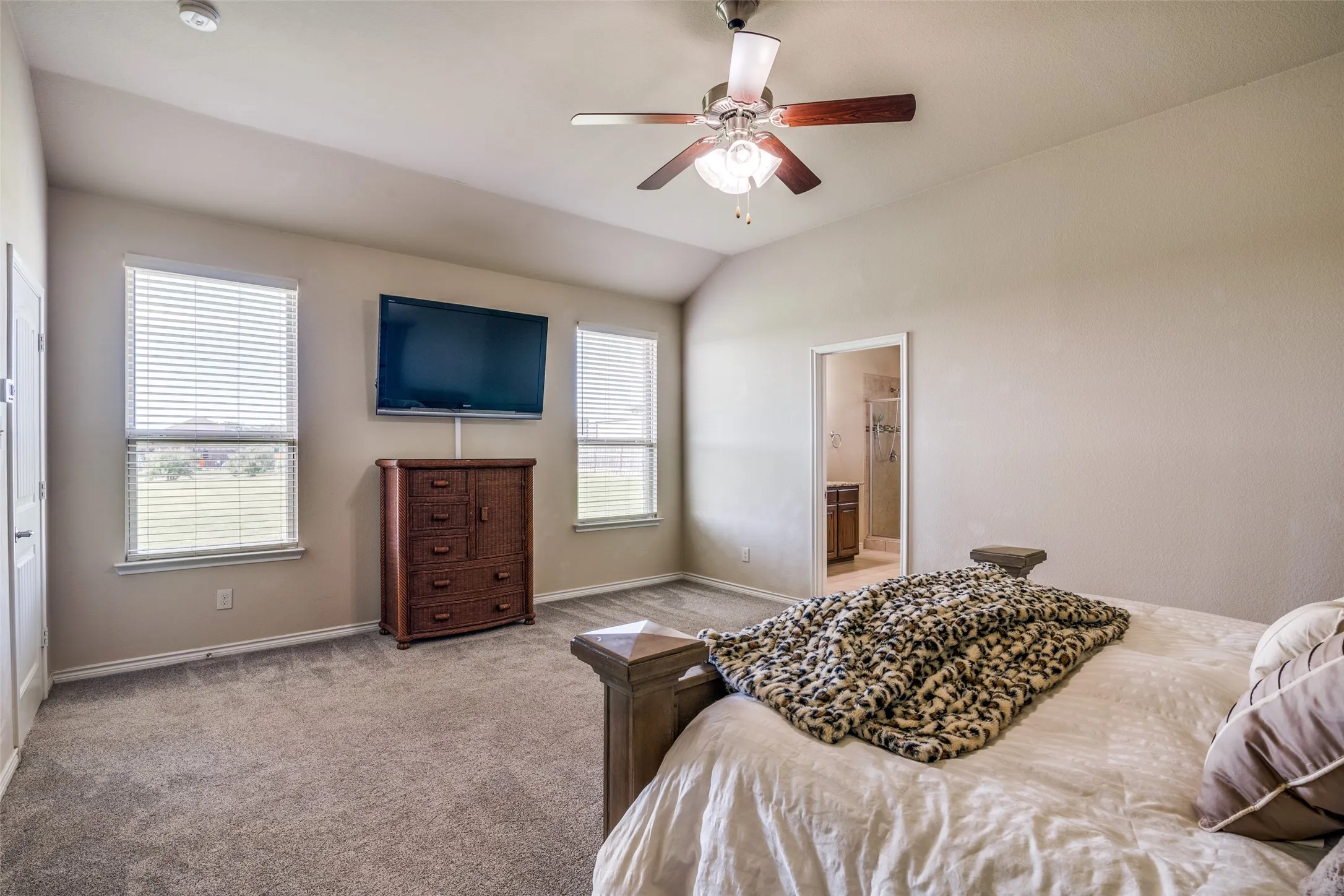 Single Family Residence For Sale in Collin County , 304 Amber Lane, Nevada, Texas 75173, 5 Bedroom, 3 Bathroom, 3 Garage spaces, 2,736 Sqft, built in 2016, mls#21295760, Real Estate Agent in Nevada, Homes For Sale in Collin county, Homes For Sale in Nevada, Realtor in Nevada Texas, Real Estate Brokerage Independent Realty Texas, Luminita Cordes Realtor