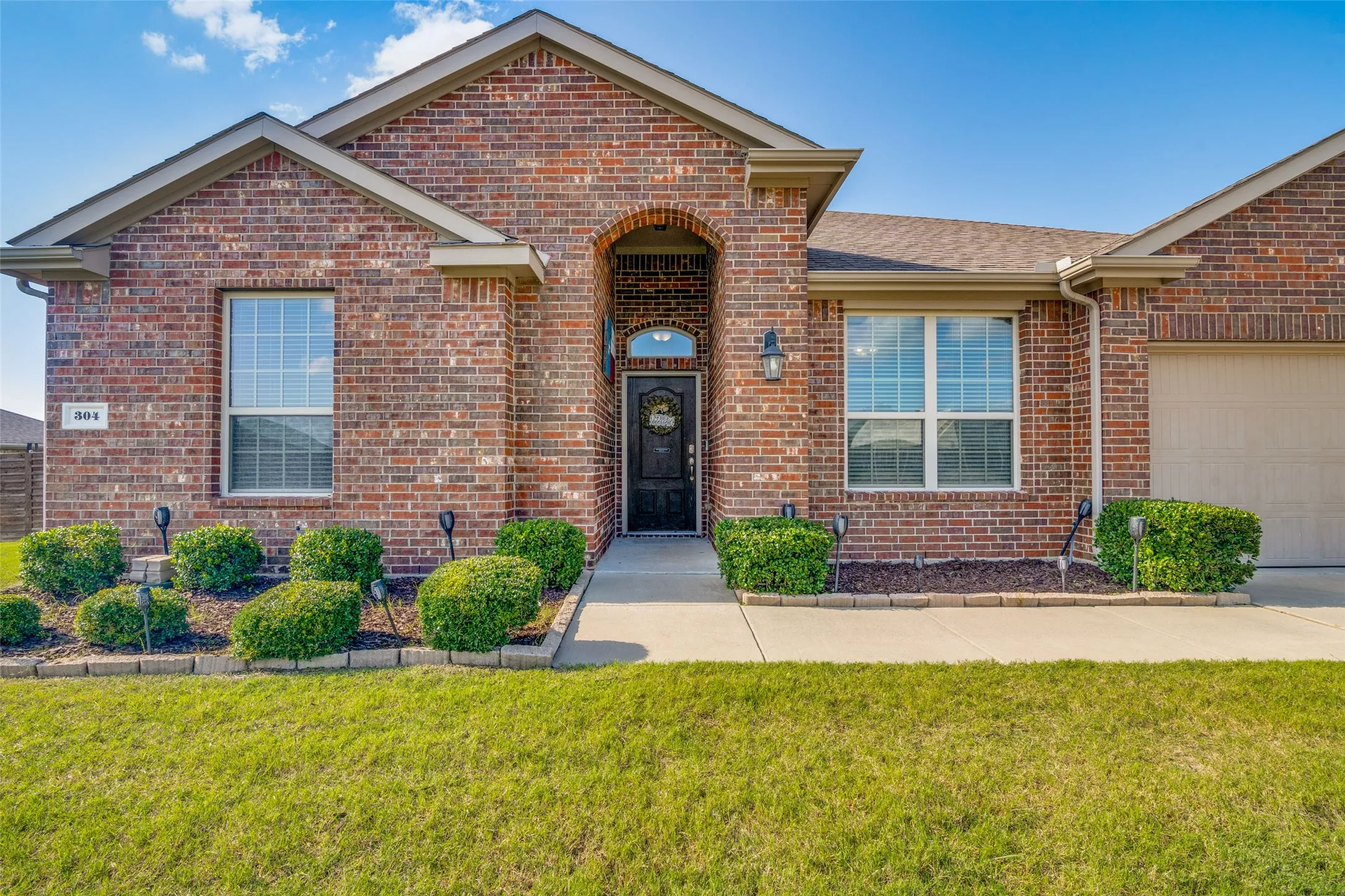 Single Family Residence For Sale in Collin County , 304 Amber Lane, Nevada, Texas 75173, 5 Bedroom, 3 Bathroom, 3 Garage spaces, 2,736 Sqft, built in 2016, mls#21295760, Real Estate Agent in Nevada, Homes For Sale in Collin county, Homes For Sale in Nevada, Realtor in Nevada Texas, Real Estate Brokerage Independent Realty Texas, Luminita Cordes Realtor