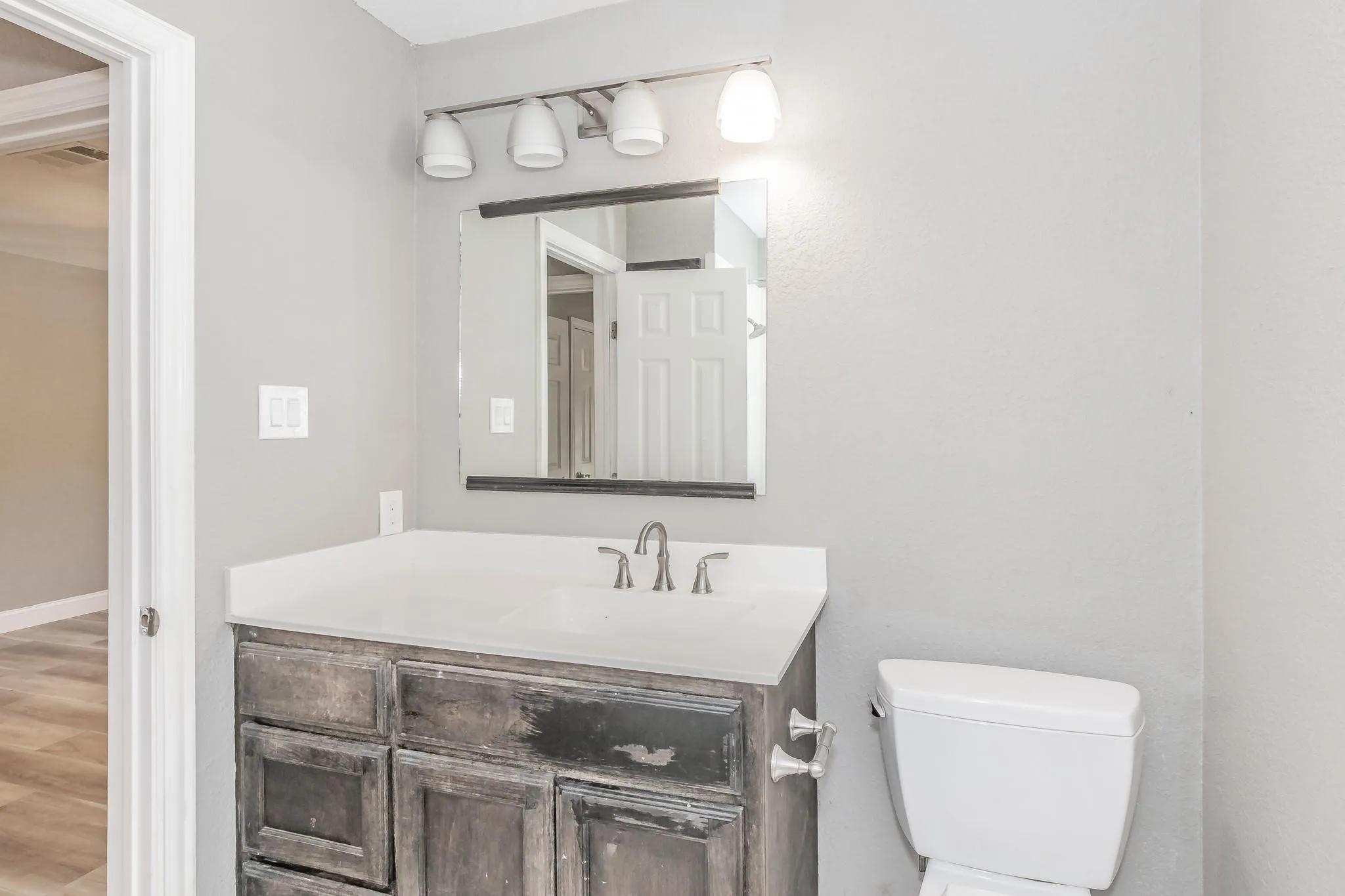 Single Family Residence For Rent in Tarrant County , 2013 Memphis Drive, Bedford, Texas 76022, 3 Bedroom, 2 Bathroom, 2 Garage spaces, 1,360 Sqft, built in 1976, mls#21295357, Real Estate Agent in Bedford, Homes For Rent in Tarrant county, Homes For Rent in Bedford, Realtor in Bedford Texas, Real Estate Brokerage Independent Realty Texas, Luminita Cordes Realtor