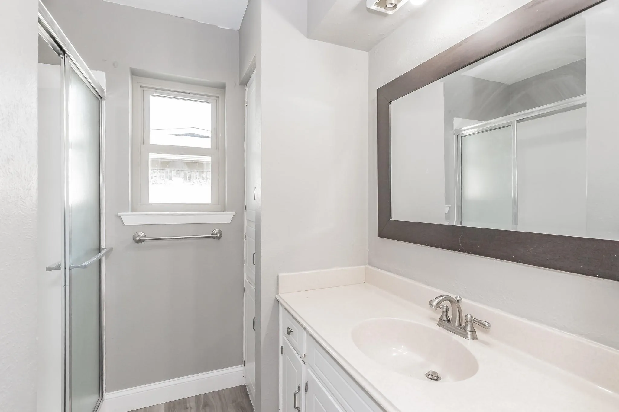 Single Family Residence For Rent in Tarrant County , 2013 Memphis Drive, Bedford, Texas 76022, 3 Bedroom, 2 Bathroom, 2 Garage spaces, 1,360 Sqft, built in 1976, mls#21295357, Real Estate Agent in Bedford, Homes For Rent in Tarrant county, Homes For Rent in Bedford, Realtor in Bedford Texas, Real Estate Brokerage Independent Realty Texas, Luminita Cordes Realtor