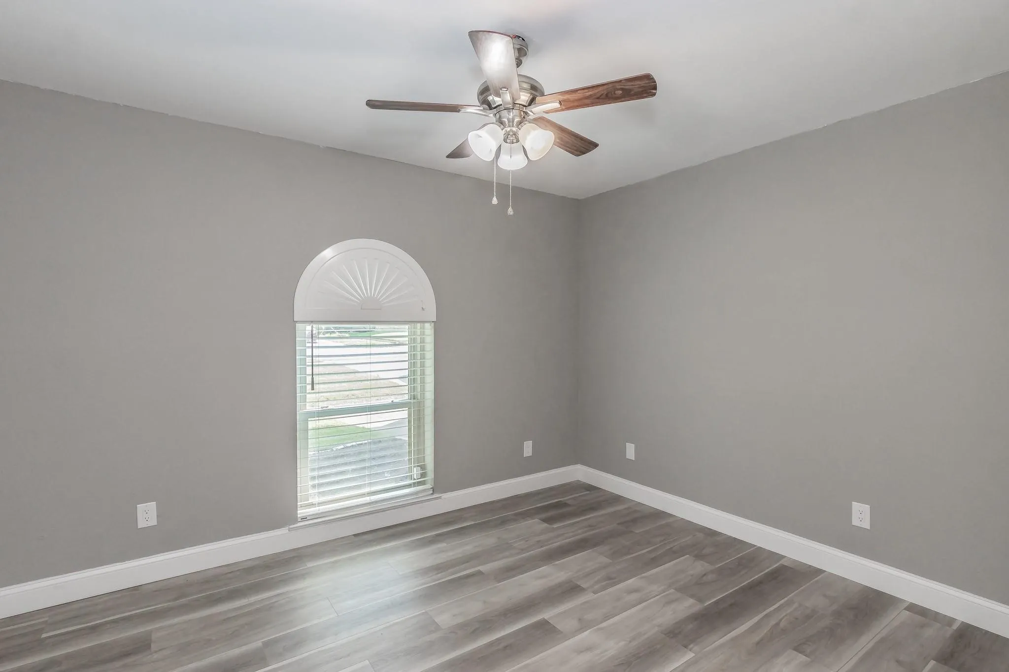Single Family Residence For Rent in Tarrant County , 2013 Memphis Drive, Bedford, Texas 76022, 3 Bedroom, 2 Bathroom, 2 Garage spaces, 1,360 Sqft, built in 1976, mls#21295357, Real Estate Agent in Bedford, Homes For Rent in Tarrant county, Homes For Rent in Bedford, Realtor in Bedford Texas, Real Estate Brokerage Independent Realty Texas, Luminita Cordes Realtor