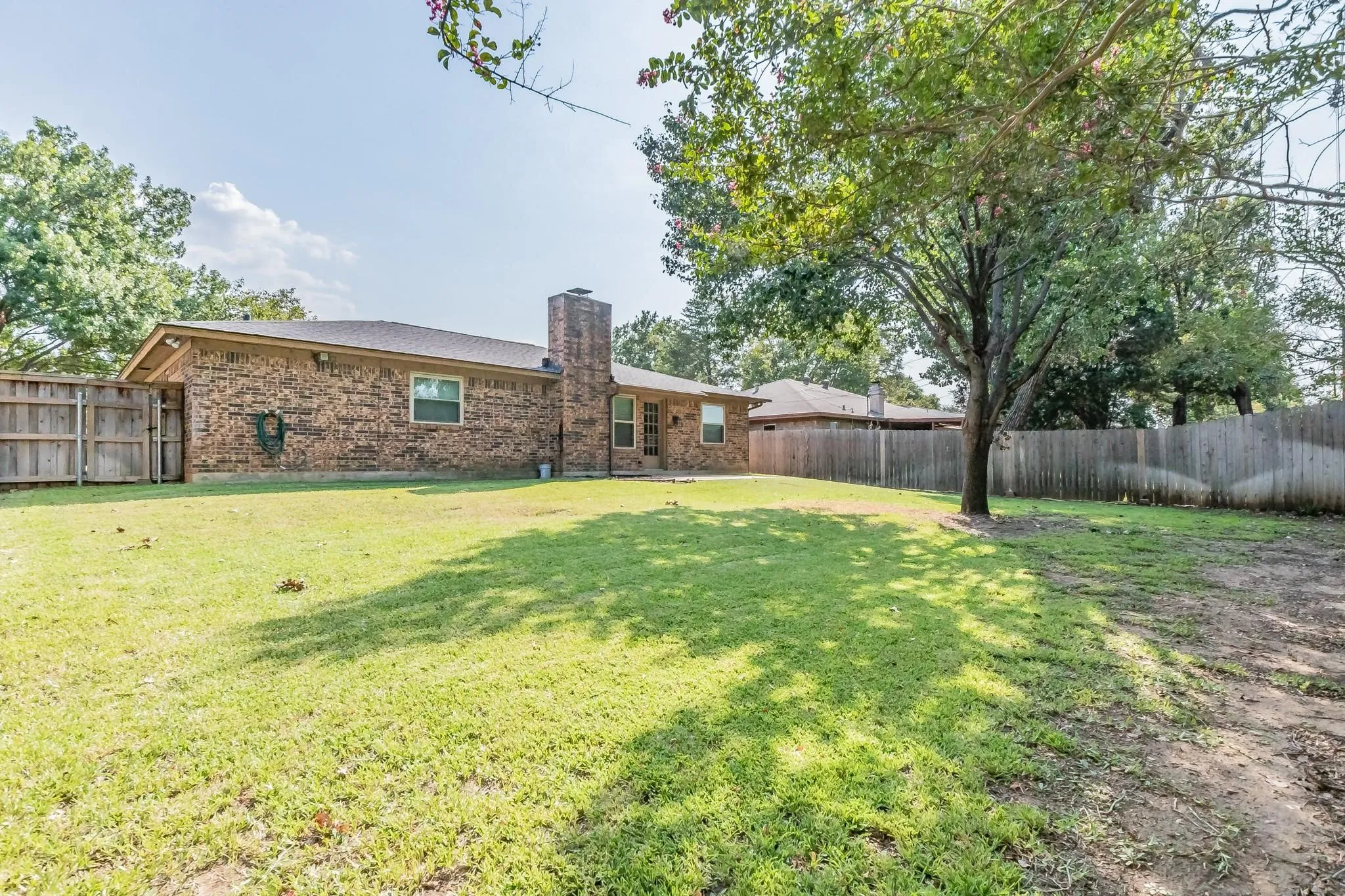 Single Family Residence For Rent in Tarrant County , 2013 Memphis Drive, Bedford, Texas 76022, 3 Bedroom, 2 Bathroom, 2 Garage spaces, 1,360 Sqft, built in 1976, mls#21295357, Real Estate Agent in Bedford, Homes For Rent in Tarrant county, Homes For Rent in Bedford, Realtor in Bedford Texas, Real Estate Brokerage Independent Realty Texas, Luminita Cordes Realtor