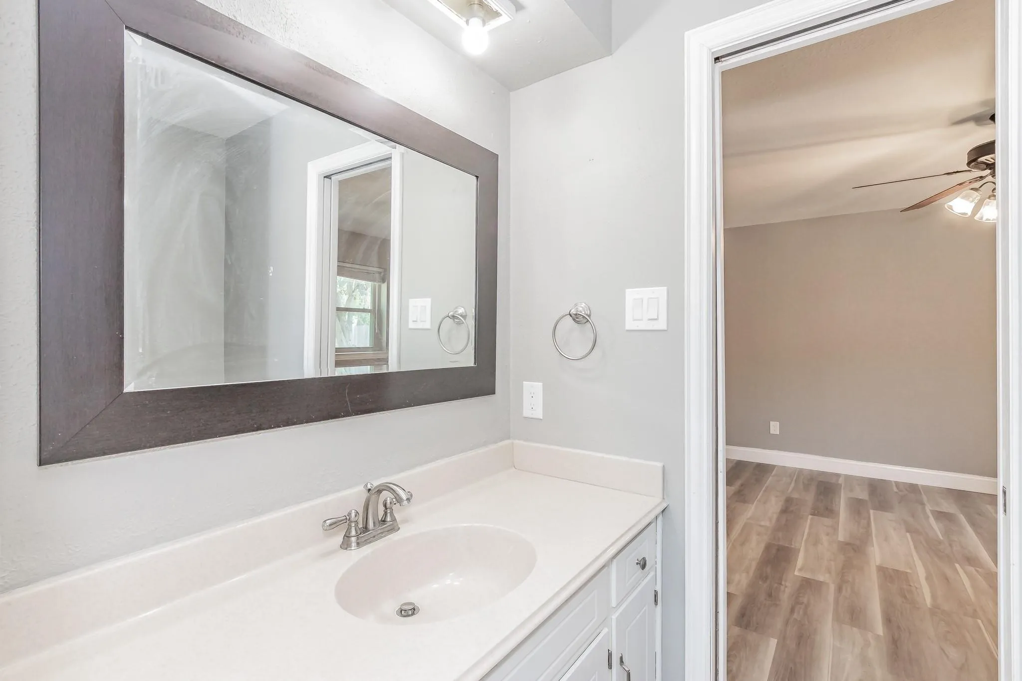 Single Family Residence For Rent in Tarrant County , 2013 Memphis Drive, Bedford, Texas 76022, 3 Bedroom, 2 Bathroom, 2 Garage spaces, 1,360 Sqft, built in 1976, mls#21295357, Real Estate Agent in Bedford, Homes For Rent in Tarrant county, Homes For Rent in Bedford, Realtor in Bedford Texas, Real Estate Brokerage Independent Realty Texas, Luminita Cordes Realtor