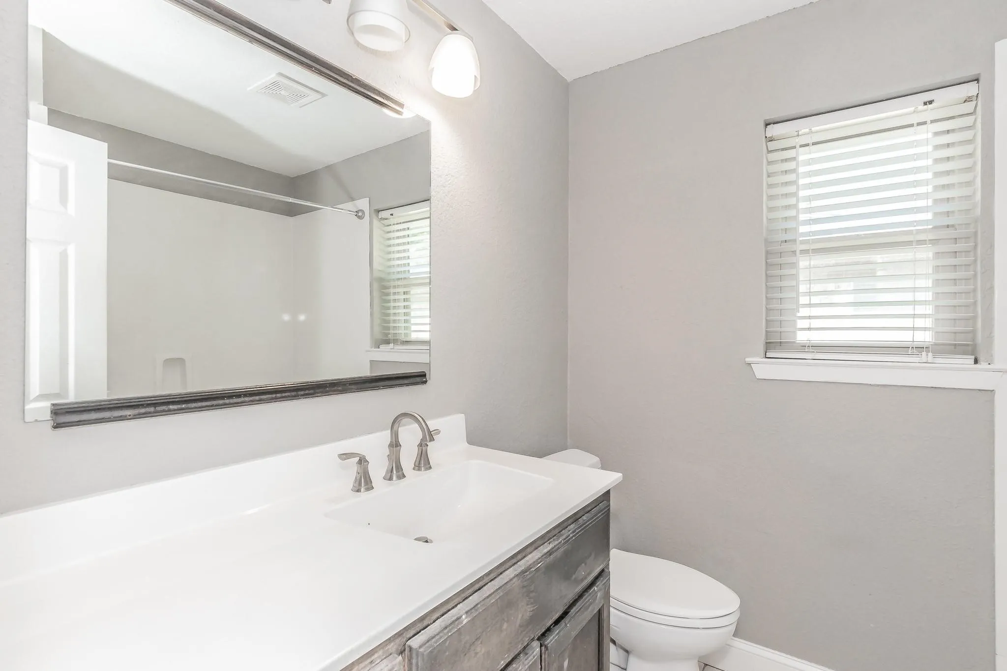 Single Family Residence For Rent in Tarrant County , 2013 Memphis Drive, Bedford, Texas 76022, 3 Bedroom, 2 Bathroom, 2 Garage spaces, 1,360 Sqft, built in 1976, mls#21295357, Real Estate Agent in Bedford, Homes For Rent in Tarrant county, Homes For Rent in Bedford, Realtor in Bedford Texas, Real Estate Brokerage Independent Realty Texas, Luminita Cordes Realtor
