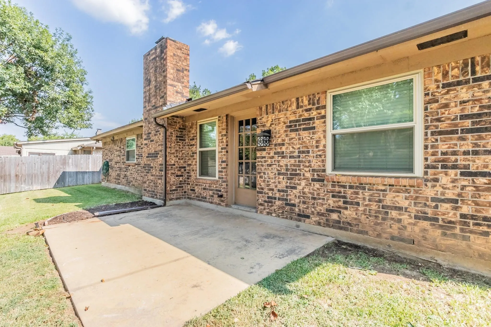 Single Family Residence For Rent in Tarrant County , 2013 Memphis Drive, Bedford, Texas 76022, 3 Bedroom, 2 Bathroom, 2 Garage spaces, 1,360 Sqft, built in 1976, mls#21295357, Real Estate Agent in Bedford, Homes For Rent in Tarrant county, Homes For Rent in Bedford, Realtor in Bedford Texas, Real Estate Brokerage Independent Realty Texas, Luminita Cordes Realtor