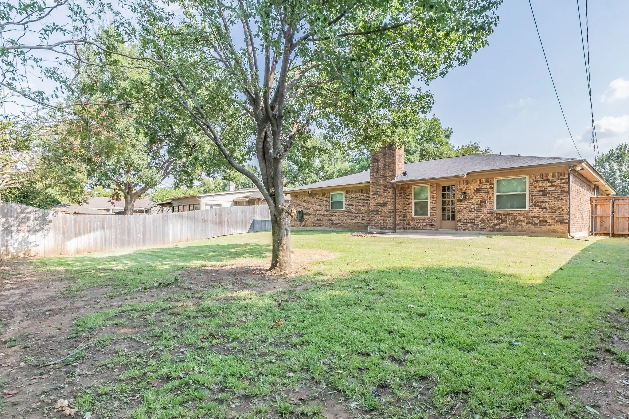 Single Family Residence For Rent in Tarrant County , 2013 Memphis Drive, Bedford, Texas 76022, 3 Bedroom, 2 Bathroom, 2 Garage spaces, 1,360 Sqft, built in 1976, mls#21295357, Real Estate Agent in Bedford, Homes For Rent in Tarrant county, Homes For Rent in Bedford, Realtor in Bedford Texas, Real Estate Brokerage Independent Realty Texas, Luminita Cordes Realtor