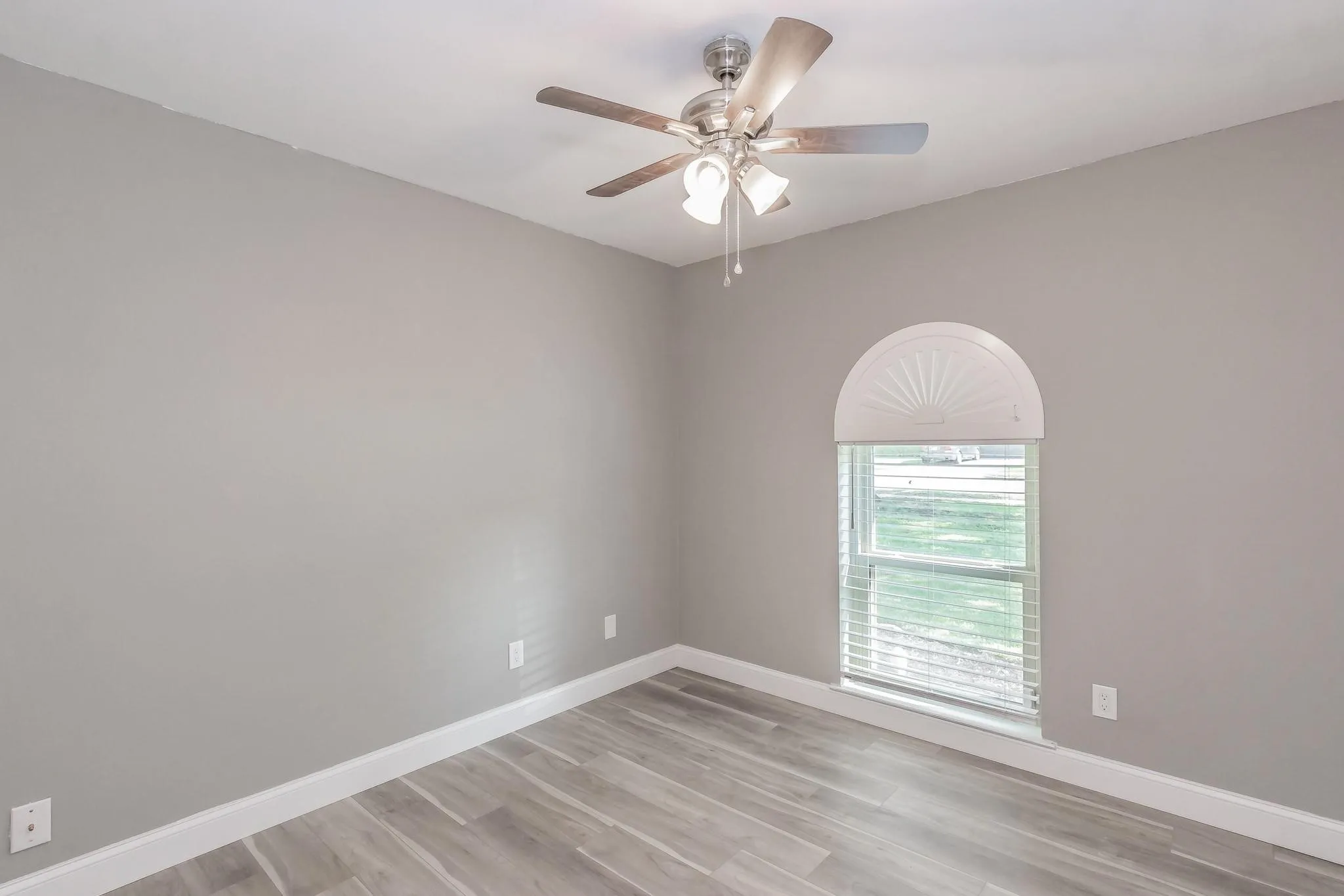 Single Family Residence For Rent in Tarrant County , 2013 Memphis Drive, Bedford, Texas 76022, 3 Bedroom, 2 Bathroom, 2 Garage spaces, 1,360 Sqft, built in 1976, mls#21295357, Real Estate Agent in Bedford, Homes For Rent in Tarrant county, Homes For Rent in Bedford, Realtor in Bedford Texas, Real Estate Brokerage Independent Realty Texas, Luminita Cordes Realtor