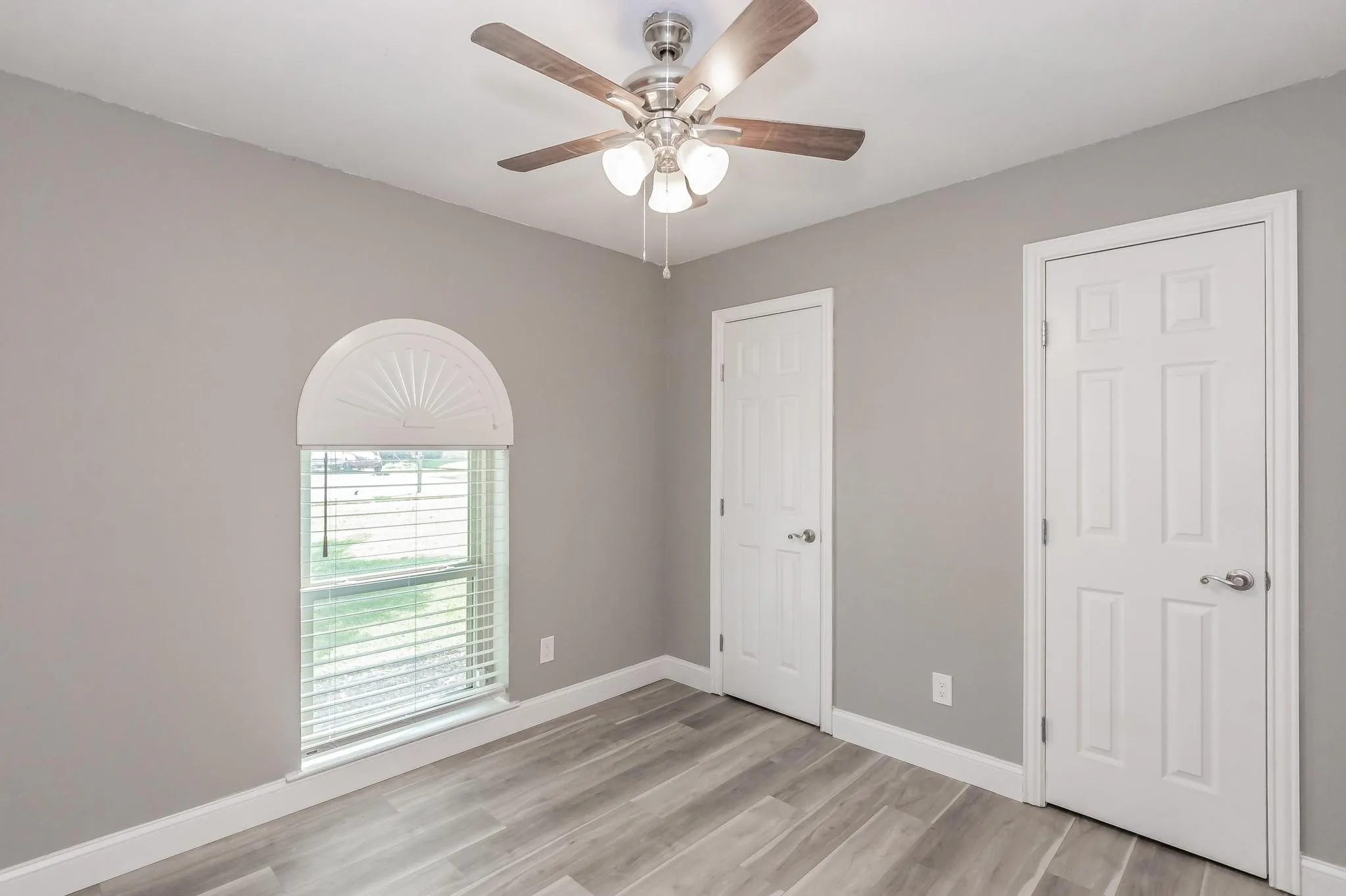 Single Family Residence For Rent in Tarrant County , 2013 Memphis Drive, Bedford, Texas 76022, 3 Bedroom, 2 Bathroom, 2 Garage spaces, 1,360 Sqft, built in 1976, mls#21295357, Real Estate Agent in Bedford, Homes For Rent in Tarrant county, Homes For Rent in Bedford, Realtor in Bedford Texas, Real Estate Brokerage Independent Realty Texas, Luminita Cordes Realtor