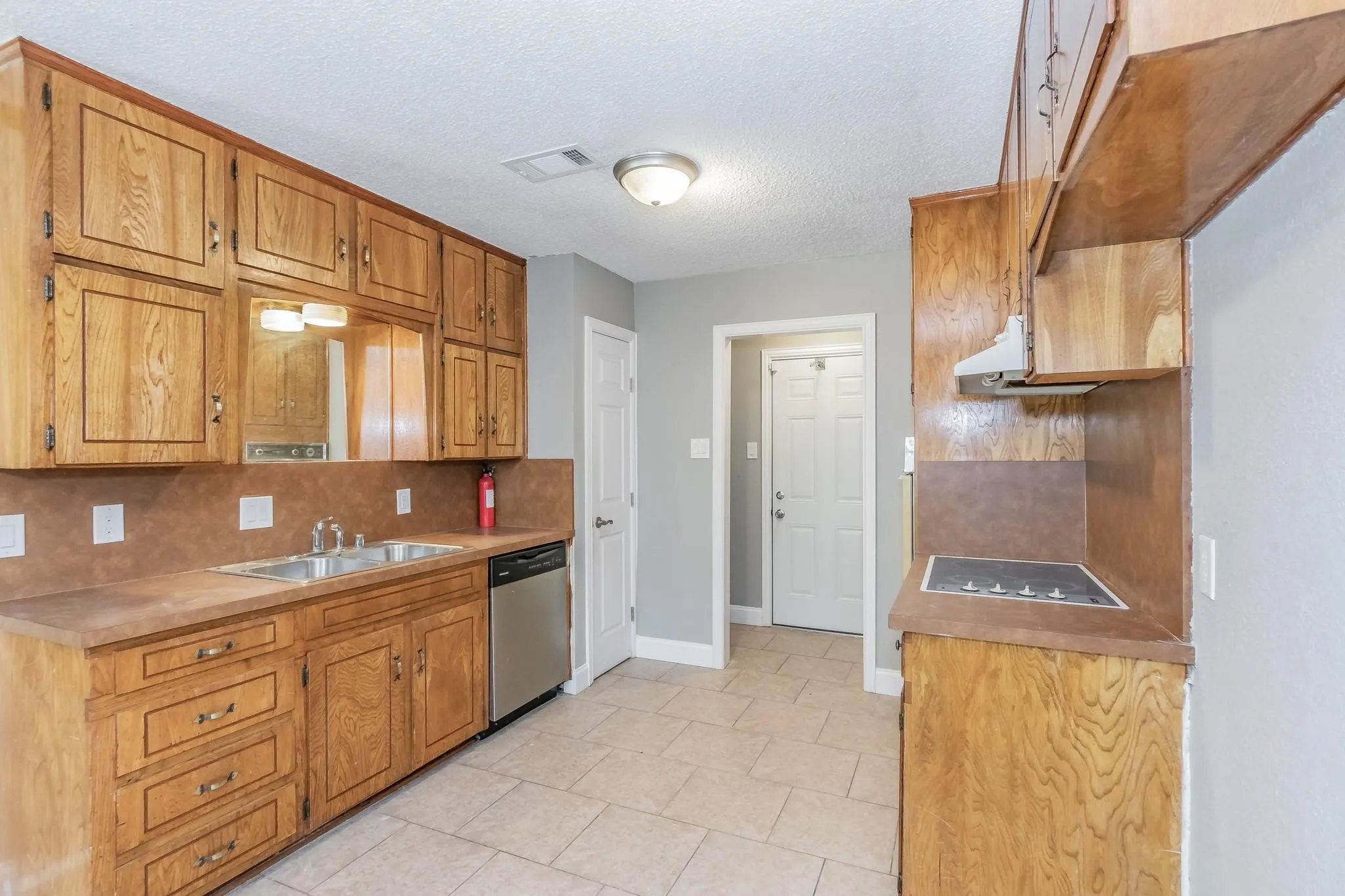 Single Family Residence For Rent in Tarrant County , 2013 Memphis Drive, Bedford, Texas 76022, 3 Bedroom, 2 Bathroom, 2 Garage spaces, 1,360 Sqft, built in 1976, mls#21295357, Real Estate Agent in Bedford, Homes For Rent in Tarrant county, Homes For Rent in Bedford, Realtor in Bedford Texas, Real Estate Brokerage Independent Realty Texas, Luminita Cordes Realtor