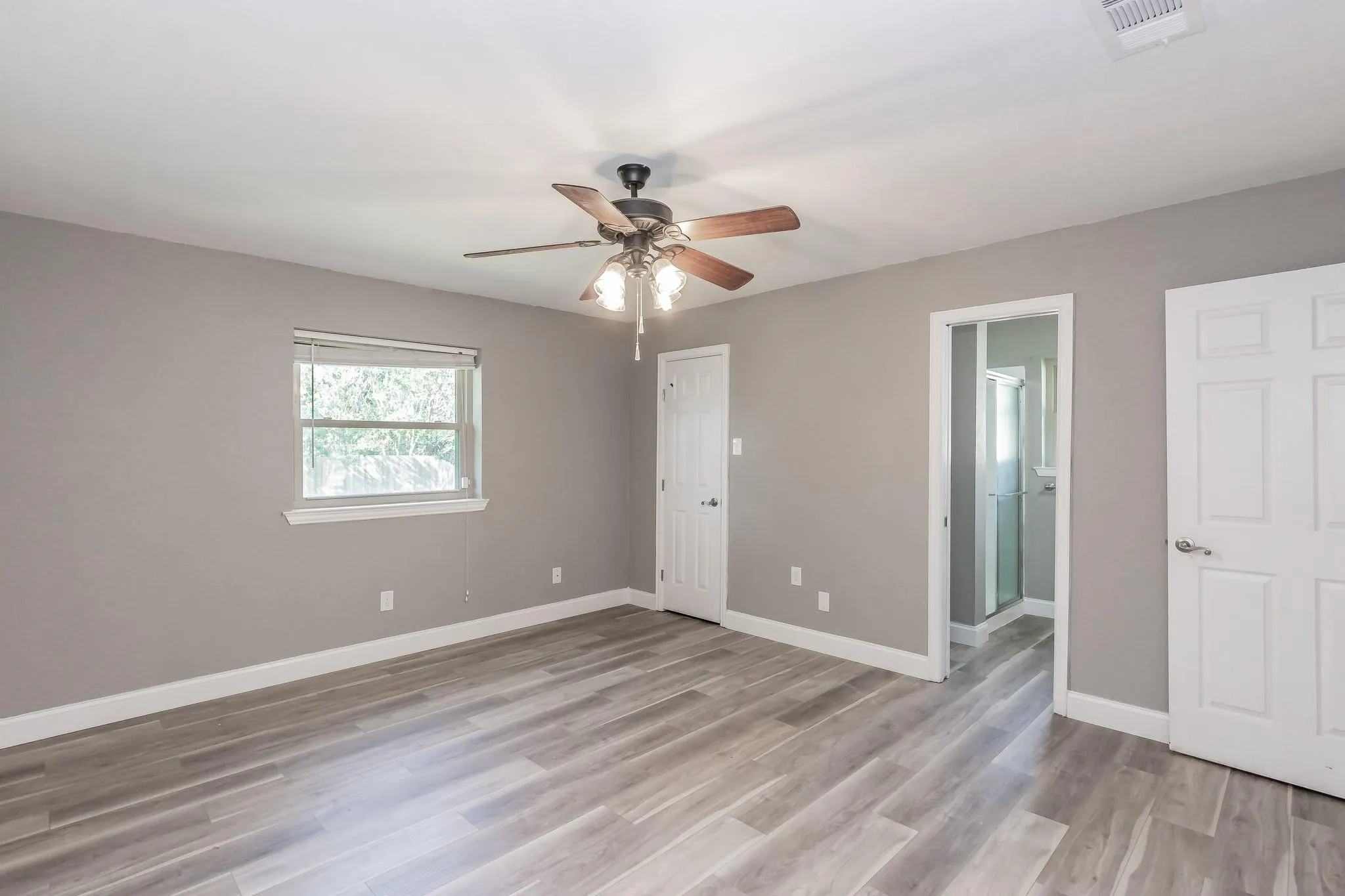 Single Family Residence For Rent in Tarrant County , 2013 Memphis Drive, Bedford, Texas 76022, 3 Bedroom, 2 Bathroom, 2 Garage spaces, 1,360 Sqft, built in 1976, mls#21295357, Real Estate Agent in Bedford, Homes For Rent in Tarrant county, Homes For Rent in Bedford, Realtor in Bedford Texas, Real Estate Brokerage Independent Realty Texas, Luminita Cordes Realtor