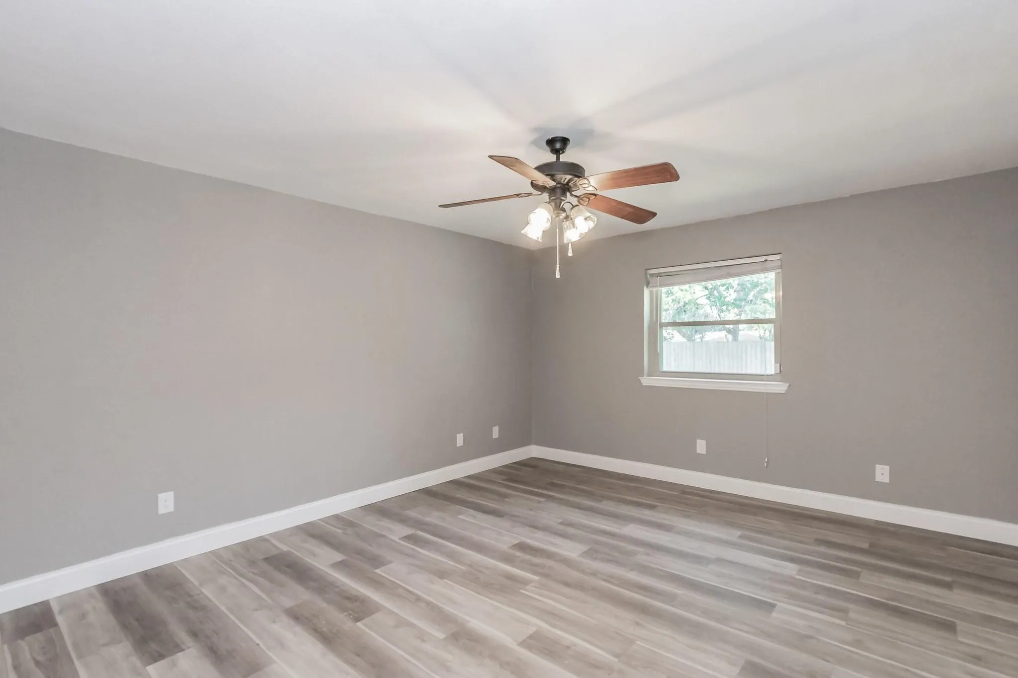 Single Family Residence For Rent in Tarrant County , 2013 Memphis Drive, Bedford, Texas 76022, 3 Bedroom, 2 Bathroom, 2 Garage spaces, 1,360 Sqft, built in 1976, mls#21295357, Real Estate Agent in Bedford, Homes For Rent in Tarrant county, Homes For Rent in Bedford, Realtor in Bedford Texas, Real Estate Brokerage Independent Realty Texas, Luminita Cordes Realtor