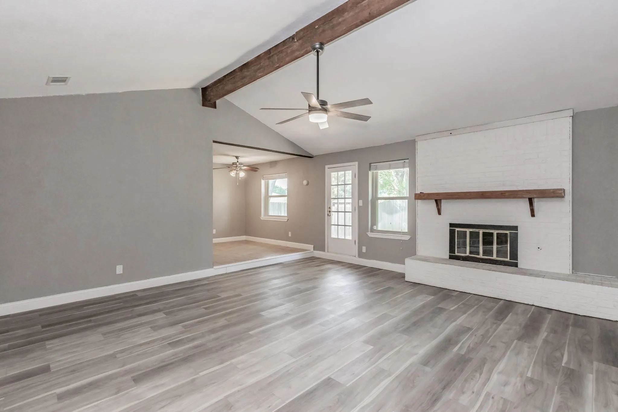 Single Family Residence For Rent in Tarrant County , 2013 Memphis Drive, Bedford, Texas 76022, 3 Bedroom, 2 Bathroom, 2 Garage spaces, 1,360 Sqft, built in 1976, mls#21295357, Real Estate Agent in Bedford, Homes For Rent in Tarrant county, Homes For Rent in Bedford, Realtor in Bedford Texas, Real Estate Brokerage Independent Realty Texas, Luminita Cordes Realtor
