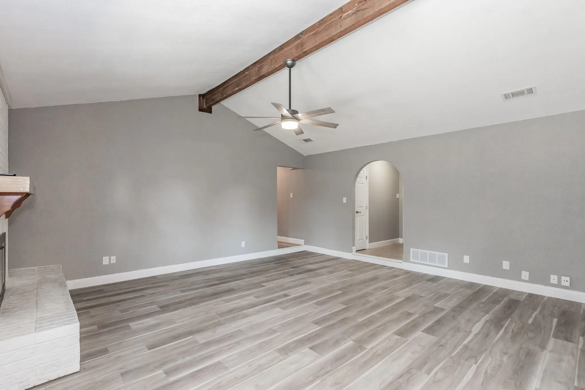 Single Family Residence For Rent in Tarrant County , 2013 Memphis Drive, Bedford, Texas 76022, 3 Bedroom, 2 Bathroom, 2 Garage spaces, 1,360 Sqft, built in 1976, mls#21295357, Real Estate Agent in Bedford, Homes For Rent in Tarrant county, Homes For Rent in Bedford, Realtor in Bedford Texas, Real Estate Brokerage Independent Realty Texas, Luminita Cordes Realtor