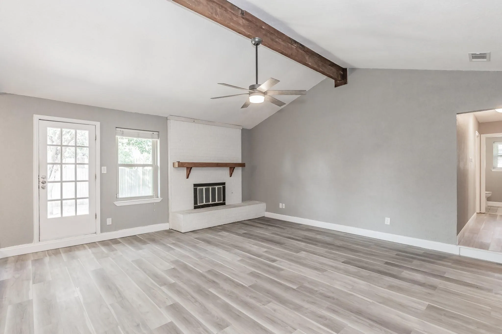 Single Family Residence For Rent in Tarrant County , 2013 Memphis Drive, Bedford, Texas 76022, 3 Bedroom, 2 Bathroom, 2 Garage spaces, 1,360 Sqft, built in 1976, mls#21295357, Real Estate Agent in Bedford, Homes For Rent in Tarrant county, Homes For Rent in Bedford, Realtor in Bedford Texas, Real Estate Brokerage Independent Realty Texas, Luminita Cordes Realtor