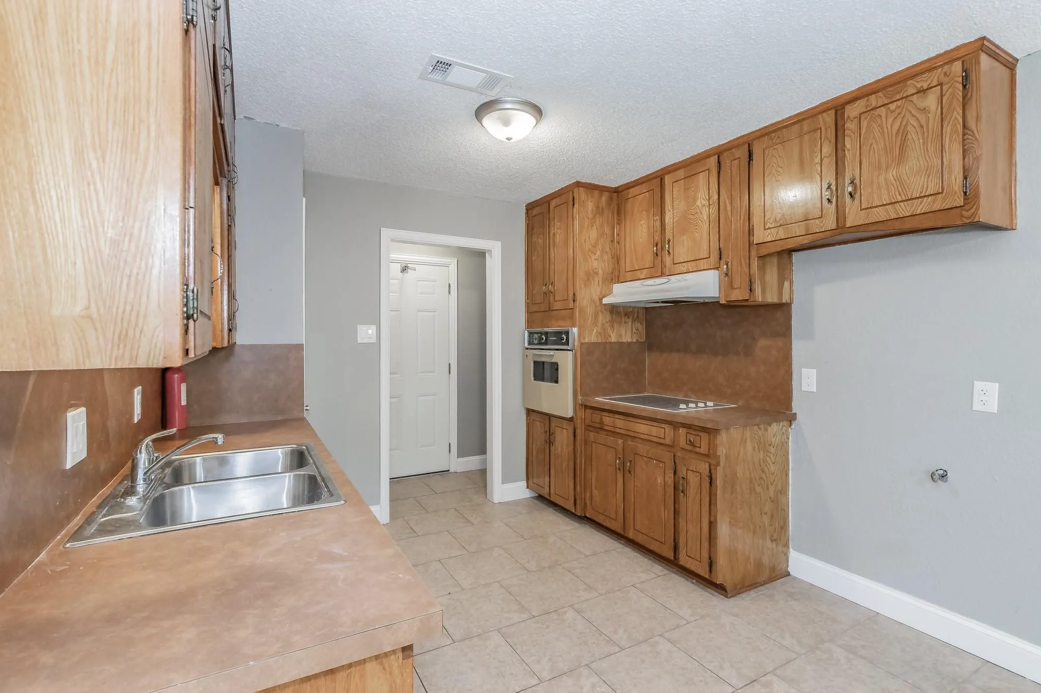 Single Family Residence For Rent in Tarrant County , 2013 Memphis Drive, Bedford, Texas 76022, 3 Bedroom, 2 Bathroom, 2 Garage spaces, 1,360 Sqft, built in 1976, mls#21295357, Real Estate Agent in Bedford, Homes For Rent in Tarrant county, Homes For Rent in Bedford, Realtor in Bedford Texas, Real Estate Brokerage Independent Realty Texas, Luminita Cordes Realtor