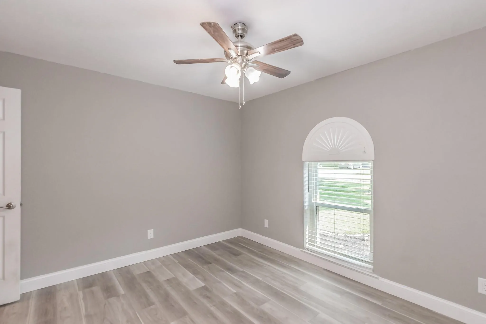 Single Family Residence For Rent in Tarrant County , 2013 Memphis Drive, Bedford, Texas 76022, 3 Bedroom, 2 Bathroom, 2 Garage spaces, 1,360 Sqft, built in 1976, mls#21295357, Real Estate Agent in Bedford, Homes For Rent in Tarrant county, Homes For Rent in Bedford, Realtor in Bedford Texas, Real Estate Brokerage Independent Realty Texas, Luminita Cordes Realtor