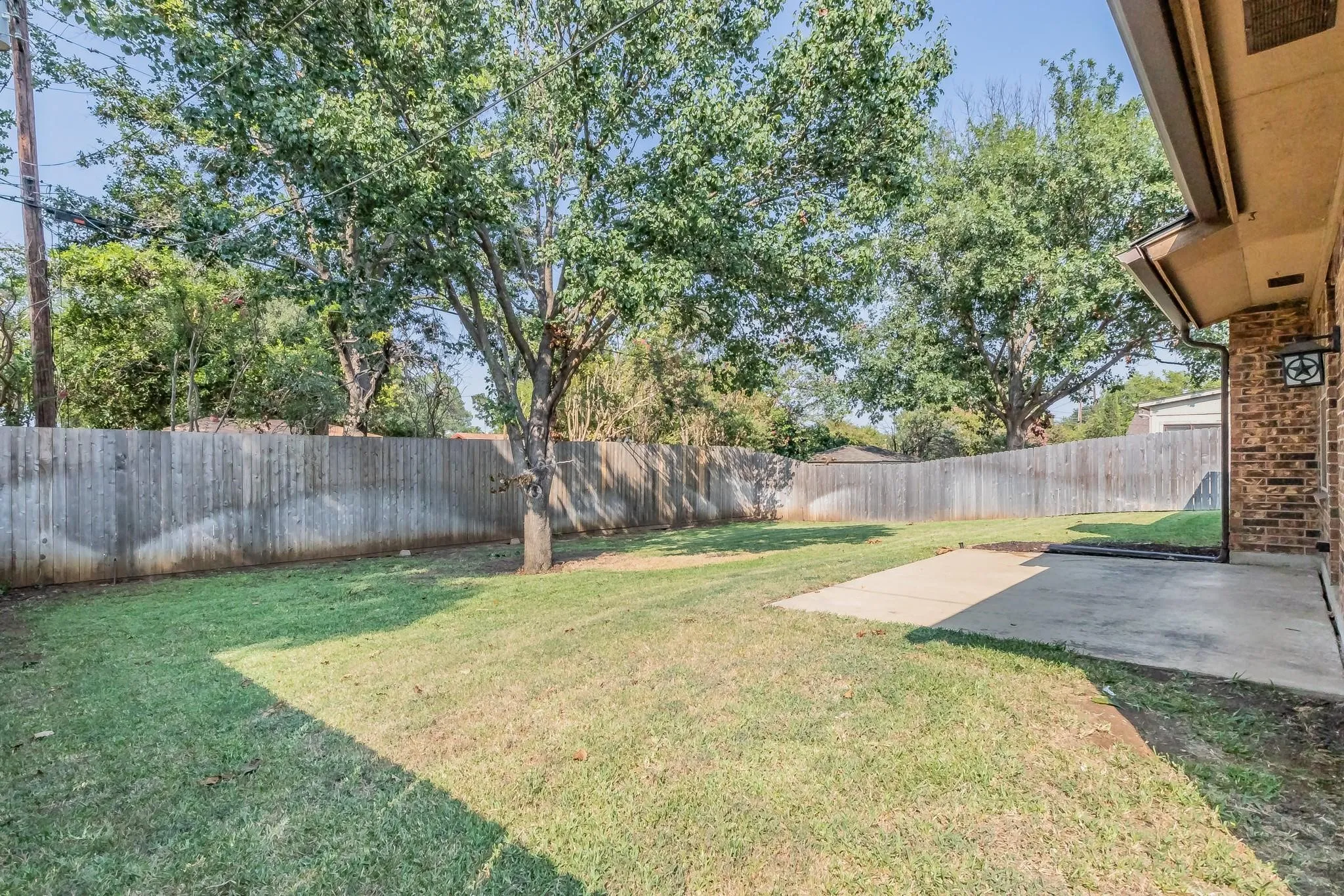 Single Family Residence For Rent in Tarrant County , 2013 Memphis Drive, Bedford, Texas 76022, 3 Bedroom, 2 Bathroom, 2 Garage spaces, 1,360 Sqft, built in 1976, mls#21295357, Real Estate Agent in Bedford, Homes For Rent in Tarrant county, Homes For Rent in Bedford, Realtor in Bedford Texas, Real Estate Brokerage Independent Realty Texas, Luminita Cordes Realtor