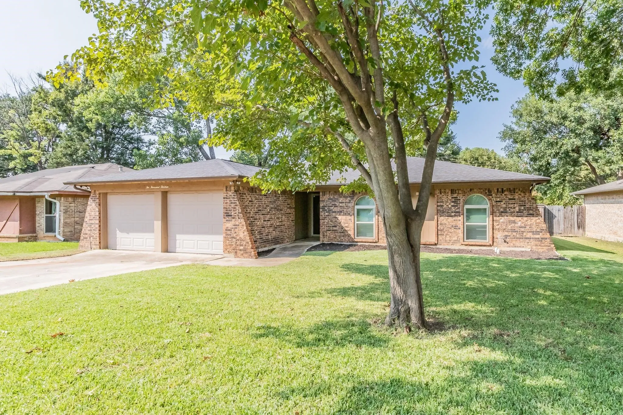 Single Family Residence For Rent in Tarrant County , 2013 Memphis Drive, Bedford, Texas 76022, 3 Bedroom, 2 Bathroom, 2 Garage spaces, 1,360 Sqft, built in 1976, mls#21295357, Real Estate Agent in Bedford, Homes For Rent in Tarrant county, Homes For Rent in Bedford, Realtor in Bedford Texas, Real Estate Brokerage Independent Realty Texas, Luminita Cordes Realtor
