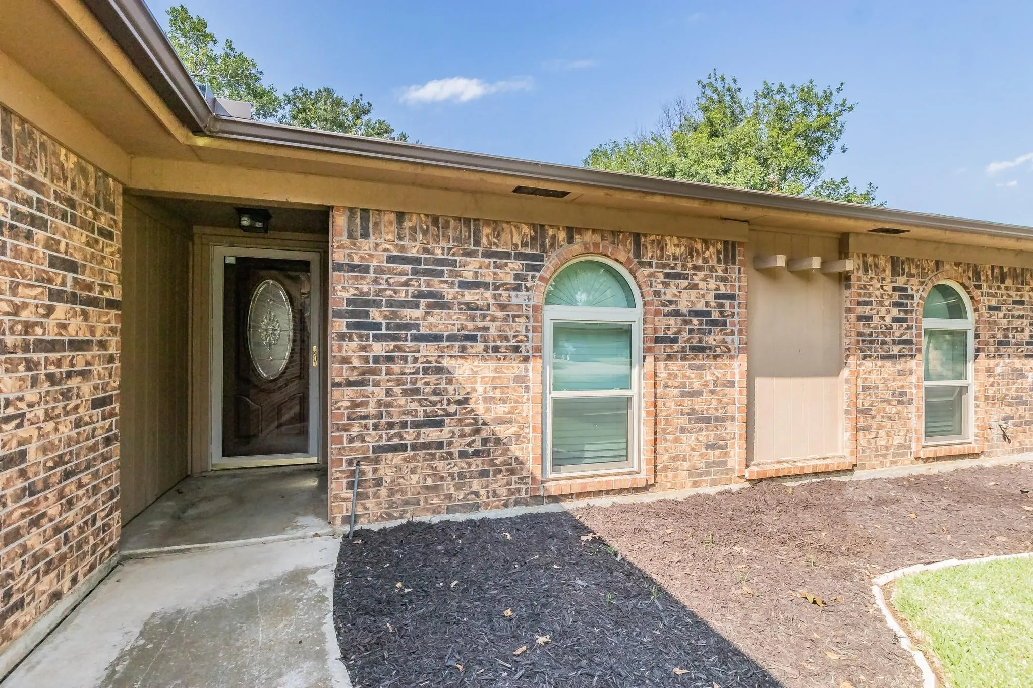 Single Family Residence For Rent in Tarrant County , 2013 Memphis Drive, Bedford, Texas 76022, 3 Bedroom, 2 Bathroom, 2 Garage spaces, 1,360 Sqft, built in 1976, mls#21295357, Real Estate Agent in Bedford, Homes For Rent in Tarrant county, Homes For Rent in Bedford, Realtor in Bedford Texas, Real Estate Brokerage Independent Realty Texas, Luminita Cordes Realtor
