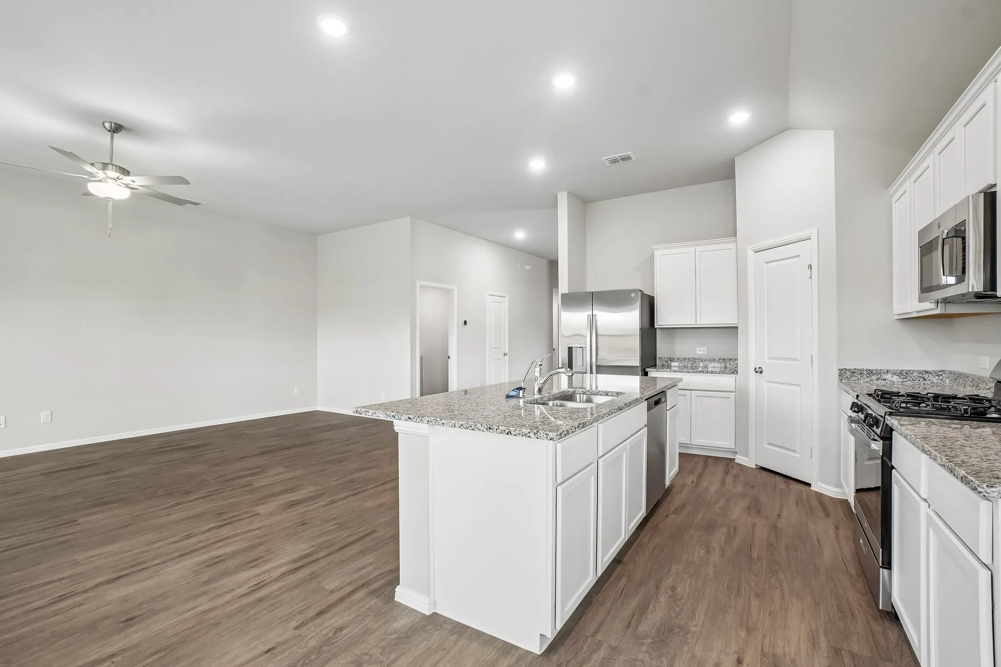 Single Family Residence For Sale in Hunt County , 121 Anson Drive, Royse City, Texas 75189, 4 Bedroom, 3 Bathroom, 2 Garage spaces, 2,106 Sqft, built in 2026, mls#21283925, Real Estate Agent in Royse City, Homes For Sale in Hunt county, Homes For Sale in Royse City, Realtor in Royse City Texas, Real Estate Brokerage Independent Realty Texas, Luminita Cordes Realtor