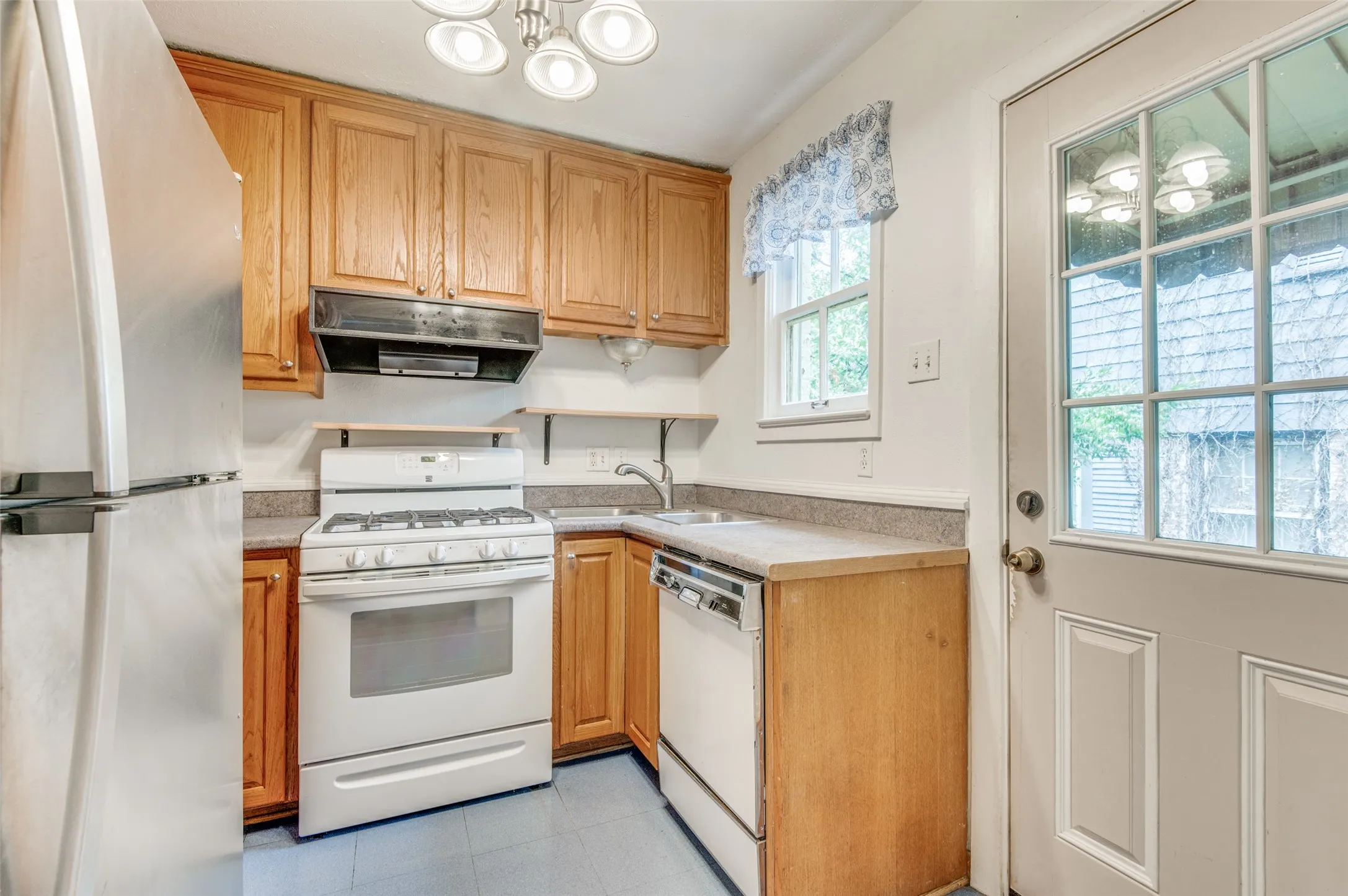 Single Family Residence For Rent in Dallas County , 7015 Hammond Avenue, Dallas, Texas 75223, 2 Bedroom, 1 Bathroom, 1 Garage spaces, 1,073 Sqft, built in 1940, mls#21293210, Real Estate Agent in Dallas, Homes For Rent in Dallas county, Homes For Rent in Dallas, Realtor in Dallas Texas, Real Estate Brokerage Independent Realty Texas, Luminita Cordes Realtor