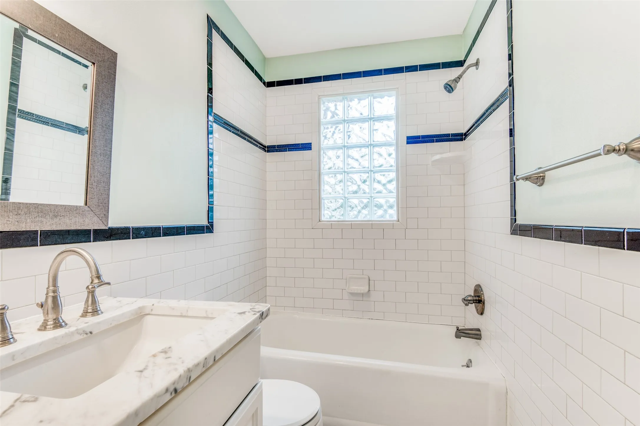 Single Family Residence For Rent in Dallas County , 7015 Hammond Avenue, Dallas, Texas 75223, 2 Bedroom, 1 Bathroom, 1 Garage spaces, 1,073 Sqft, built in 1940, mls#21293210, Real Estate Agent in Dallas, Homes For Rent in Dallas county, Homes For Rent in Dallas, Realtor in Dallas Texas, Real Estate Brokerage Independent Realty Texas, Luminita Cordes Realtor