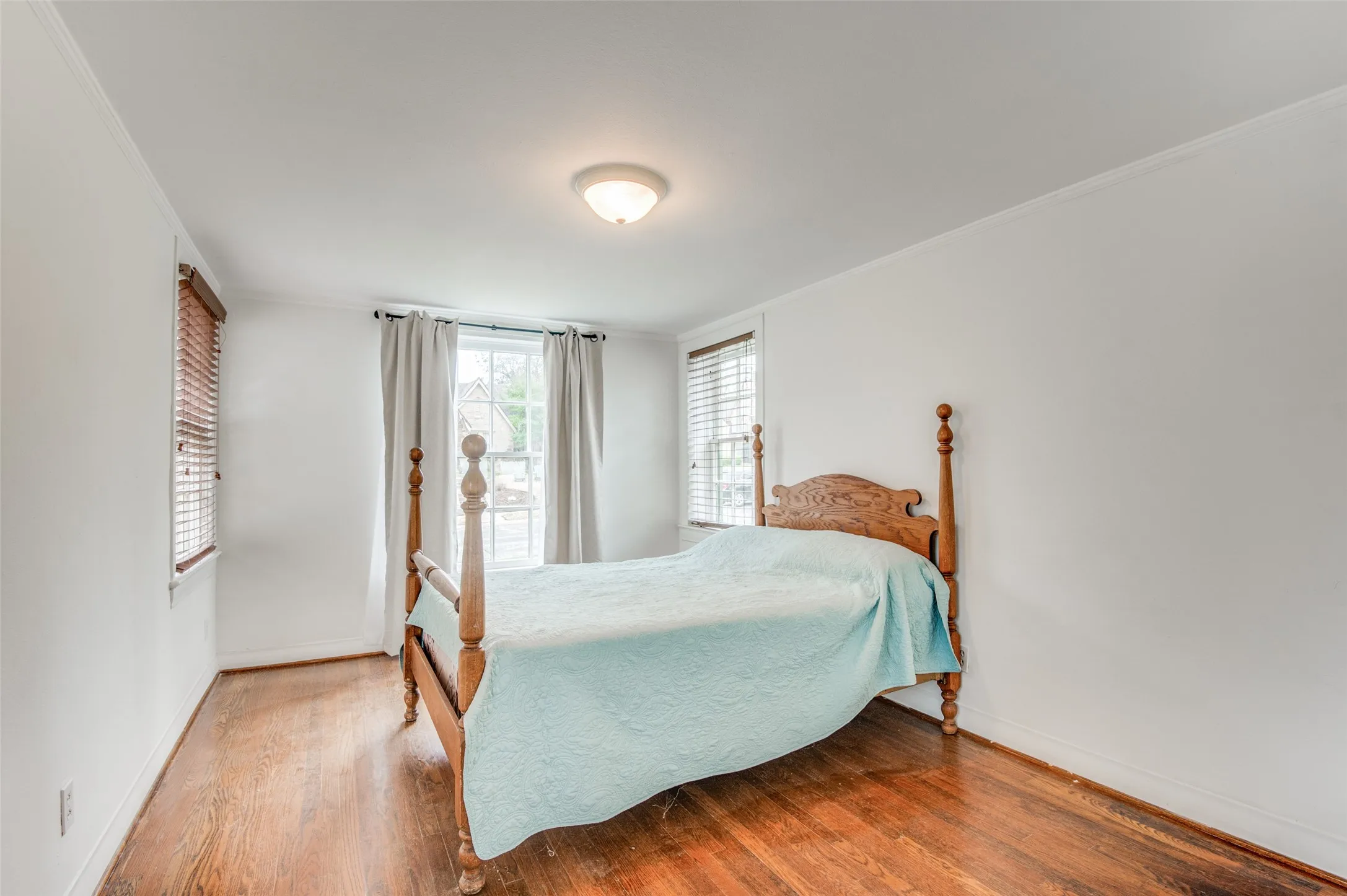 Single Family Residence For Rent in Dallas County , 7015 Hammond Avenue, Dallas, Texas 75223, 2 Bedroom, 1 Bathroom, 1 Garage spaces, 1,073 Sqft, built in 1940, mls#21293210, Real Estate Agent in Dallas, Homes For Rent in Dallas county, Homes For Rent in Dallas, Realtor in Dallas Texas, Real Estate Brokerage Independent Realty Texas, Luminita Cordes Realtor