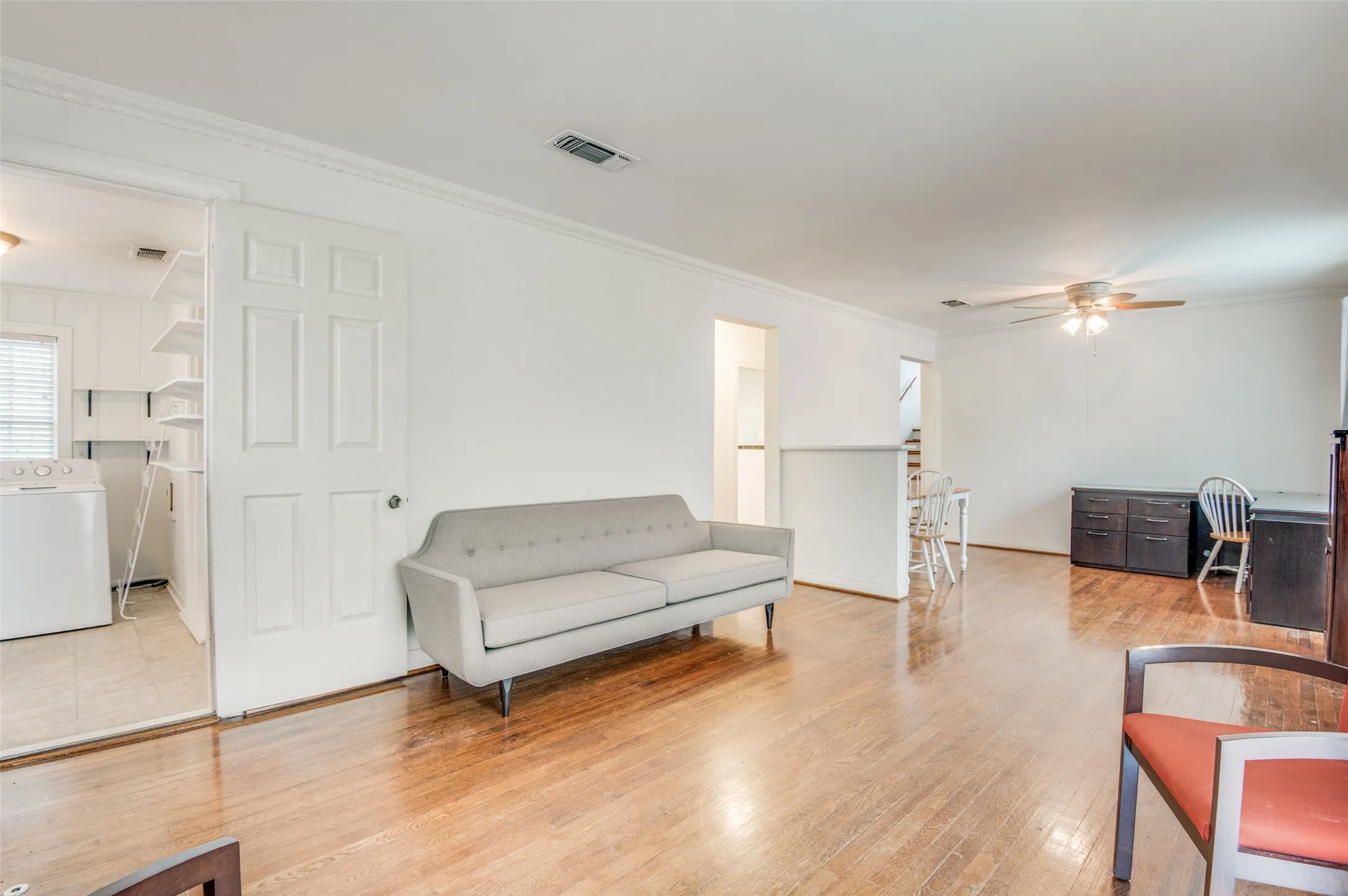 Single Family Residence For Rent in Dallas County , 7015 Hammond Avenue, Dallas, Texas 75223, 2 Bedroom, 1 Bathroom, 1 Garage spaces, 1,073 Sqft, built in 1940, mls#21293210, Real Estate Agent in Dallas, Homes For Rent in Dallas county, Homes For Rent in Dallas, Realtor in Dallas Texas, Real Estate Brokerage Independent Realty Texas, Luminita Cordes Realtor