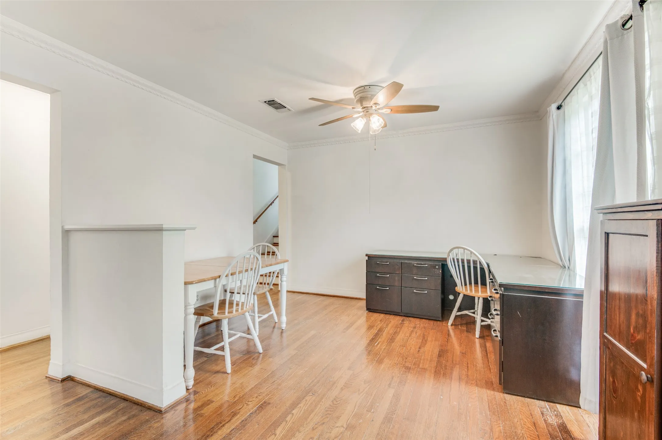 Single Family Residence For Rent in Dallas County , 7015 Hammond Avenue, Dallas, Texas 75223, 2 Bedroom, 1 Bathroom, 1 Garage spaces, 1,073 Sqft, built in 1940, mls#21293210, Real Estate Agent in Dallas, Homes For Rent in Dallas county, Homes For Rent in Dallas, Realtor in Dallas Texas, Real Estate Brokerage Independent Realty Texas, Luminita Cordes Realtor