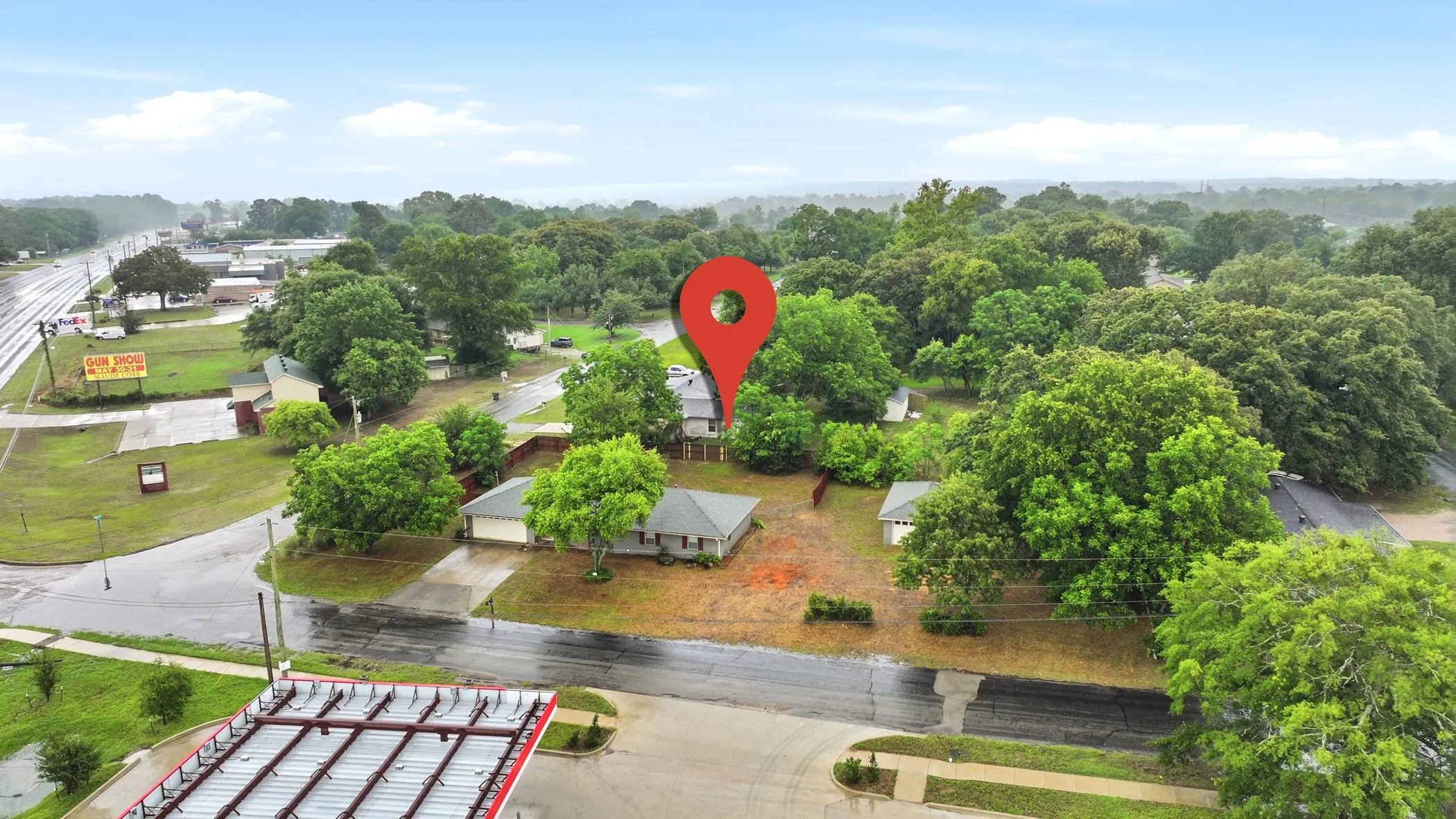 Single Family Residence For Sale in Smith County , 3217 Libbie Street, Tyler, Texas 75707, 3 Bedroom, 2 Bathroom, 4 Garage spaces, 1,436 Sqft, built in 1981, mls#21295656, Real Estate Agent in Tyler, Homes For Sale in Smith county, Homes For Sale in Tyler, Realtor in Tyler Texas, Real Estate Brokerage Independent Realty Texas, Luminita Cordes Realtor