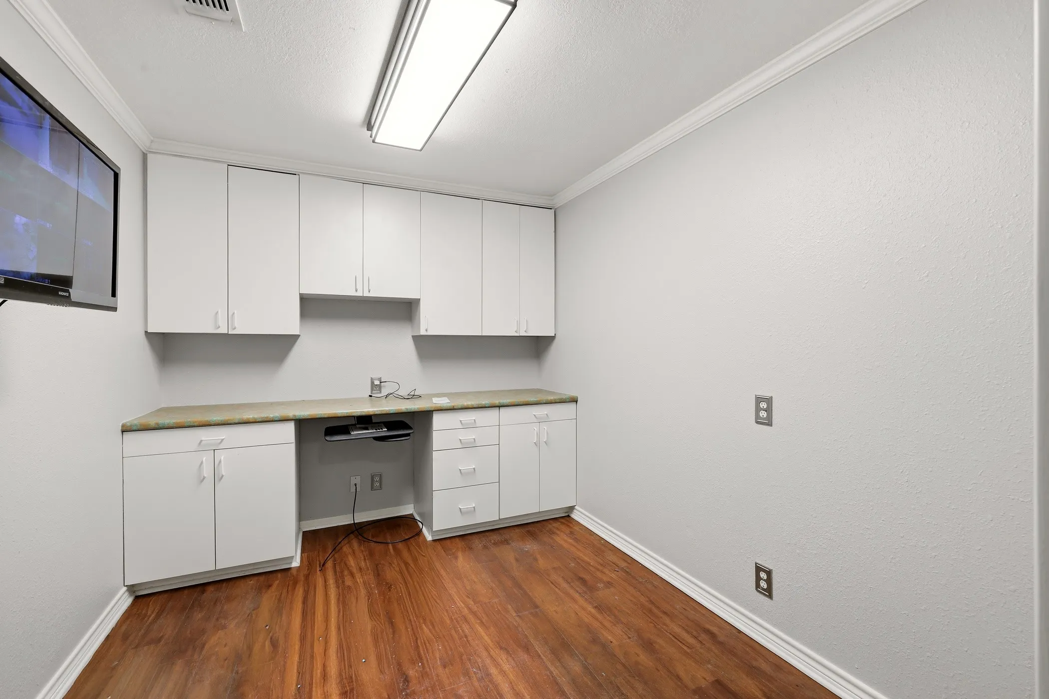 Single Family Residence For Sale in Smith County , 3217 Libbie Street, Tyler, Texas 75707, 3 Bedroom, 2 Bathroom, 4 Garage spaces, 1,436 Sqft, built in 1981, mls#21295656, Real Estate Agent in Tyler, Homes For Sale in Smith county, Homes For Sale in Tyler, Realtor in Tyler Texas, Real Estate Brokerage Independent Realty Texas, Luminita Cordes Realtor