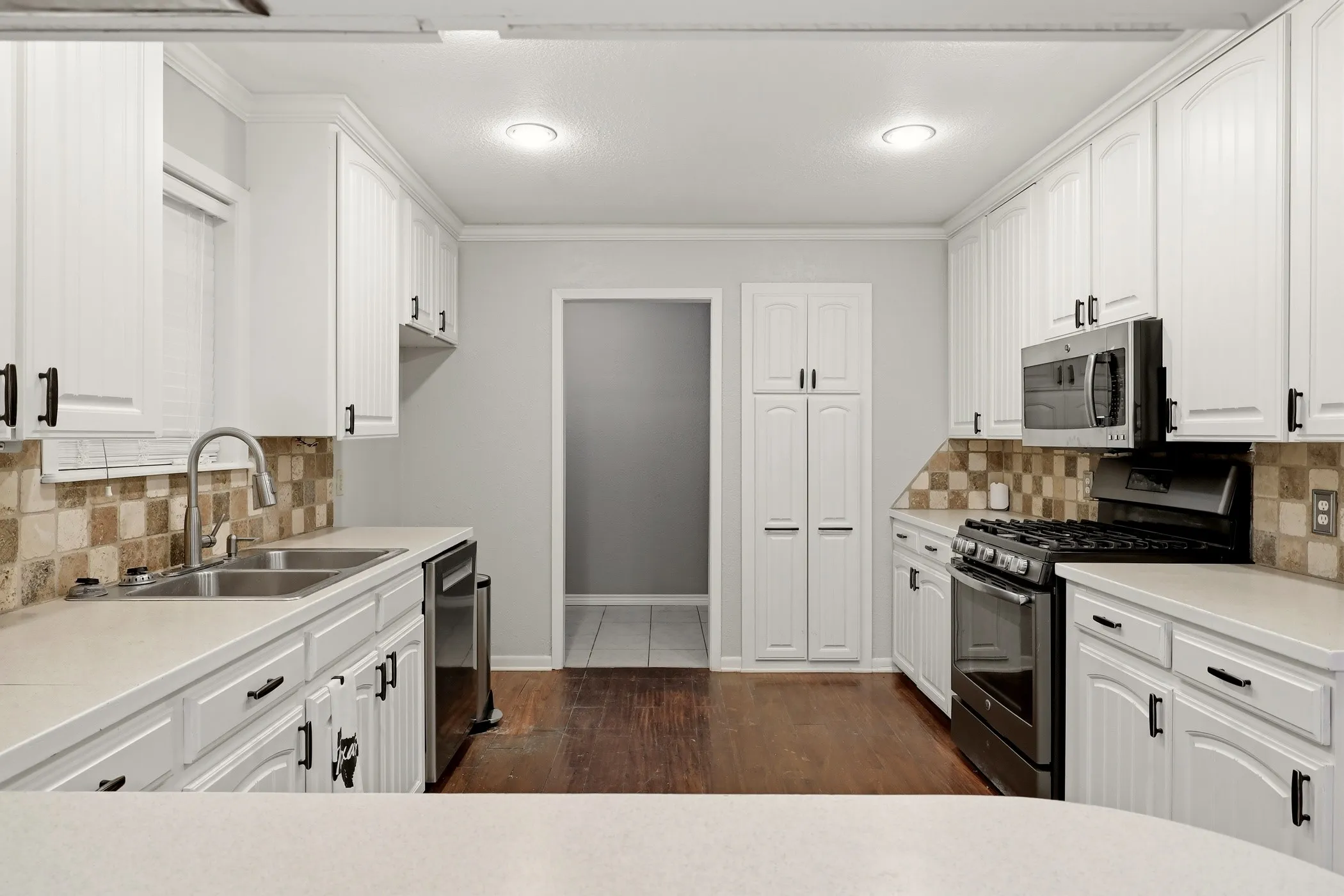 Single Family Residence For Sale in Smith County , 3217 Libbie Street, Tyler, Texas 75707, 3 Bedroom, 2 Bathroom, 4 Garage spaces, 1,436 Sqft, built in 1981, mls#21295656, Real Estate Agent in Tyler, Homes For Sale in Smith county, Homes For Sale in Tyler, Realtor in Tyler Texas, Real Estate Brokerage Independent Realty Texas, Luminita Cordes Realtor