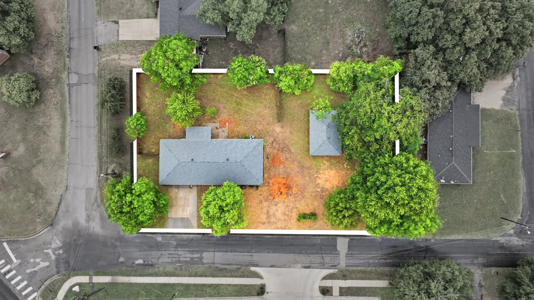 Single Family Residence For Sale in Smith County , 3217 Libbie Street, Tyler, Texas 75707, 3 Bedroom, 2 Bathroom, 4 Garage spaces, 1,436 Sqft, built in 1981, mls#21295656, Real Estate Agent in Tyler, Homes For Sale in Smith county, Homes For Sale in Tyler, Realtor in Tyler Texas, Real Estate Brokerage Independent Realty Texas, Luminita Cordes Realtor