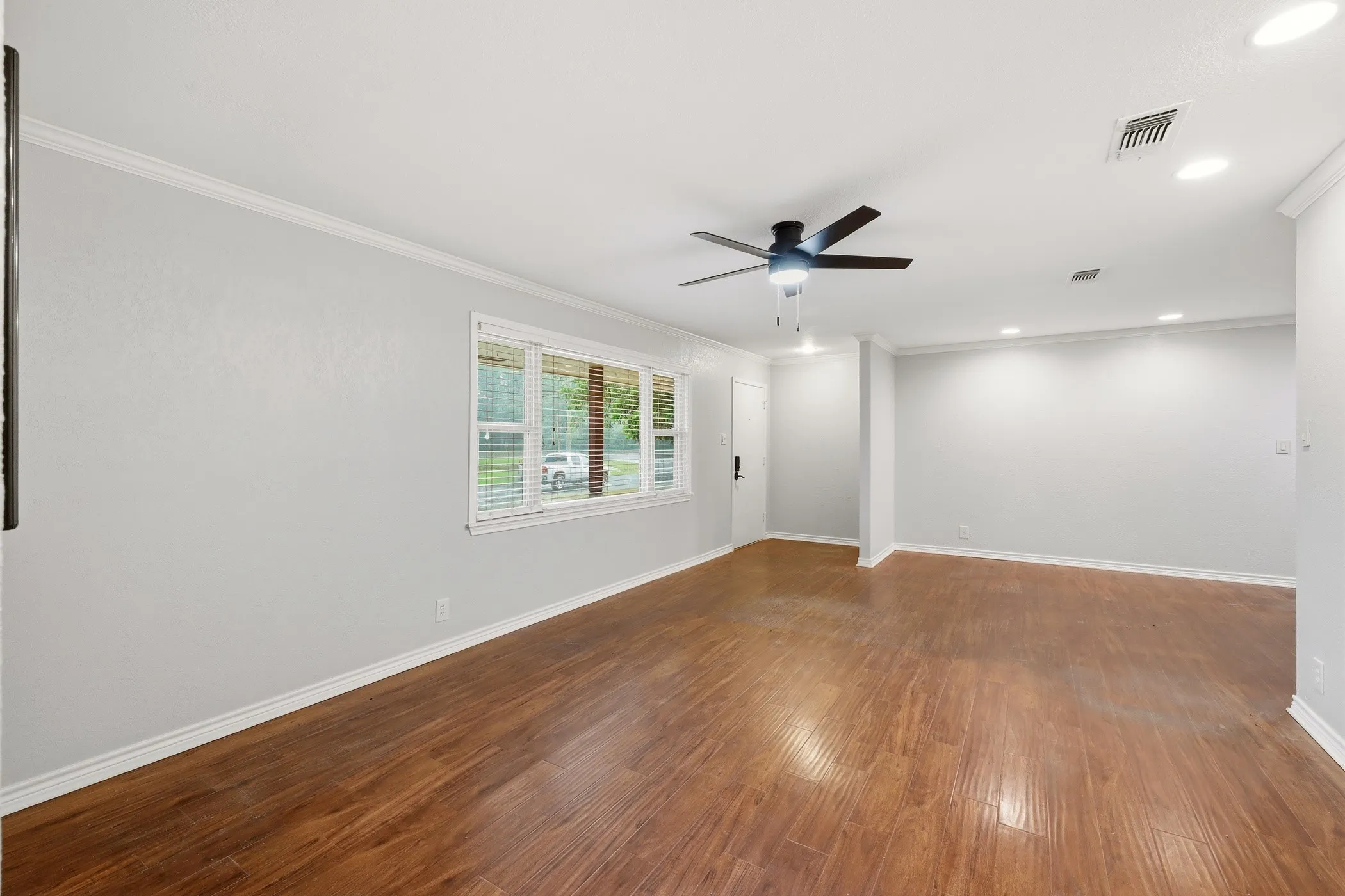 Single Family Residence For Sale in Smith County , 3217 Libbie Street, Tyler, Texas 75707, 3 Bedroom, 2 Bathroom, 4 Garage spaces, 1,436 Sqft, built in 1981, mls#21295656, Real Estate Agent in Tyler, Homes For Sale in Smith county, Homes For Sale in Tyler, Realtor in Tyler Texas, Real Estate Brokerage Independent Realty Texas, Luminita Cordes Realtor