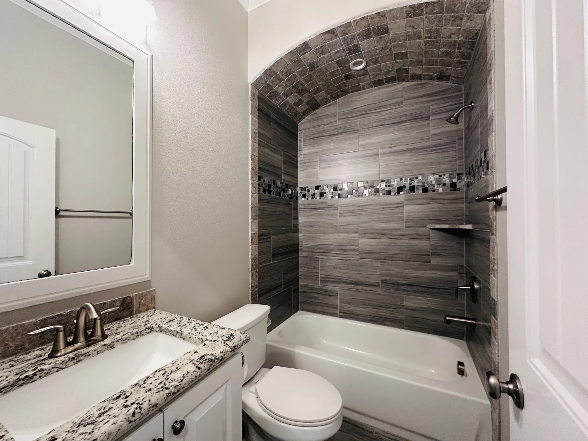 Single Family Residence For Sale in Hood County , 3337 White Horse Drive, Granbury, Texas 76049, 4 Bedroom, 2 Bathroom, 2 Garage spaces, 1,717 Sqft, built in 2021, mls#21296797, Real Estate Agent in Granbury, Homes For Sale in Hood county, Homes For Sale in Granbury, Realtor in Granbury Texas, Real Estate Brokerage Independent Realty Texas, Luminita Cordes Realtor