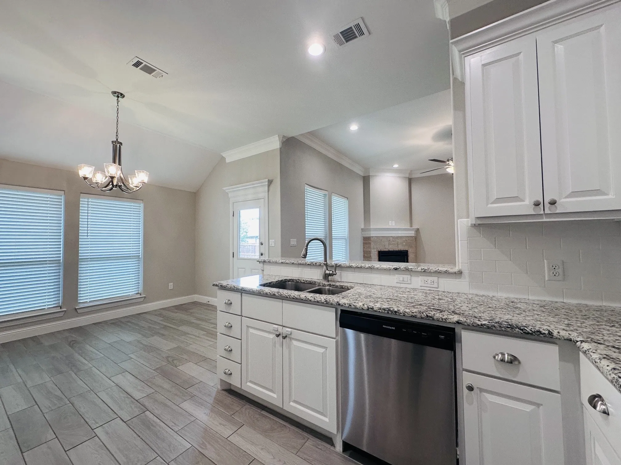 Single Family Residence For Sale in Hood County , 3337 White Horse Drive, Granbury, Texas 76049, 4 Bedroom, 2 Bathroom, 2 Garage spaces, 1,717 Sqft, built in 2021, mls#21296797, Real Estate Agent in Granbury, Homes For Sale in Hood county, Homes For Sale in Granbury, Realtor in Granbury Texas, Real Estate Brokerage Independent Realty Texas, Luminita Cordes Realtor