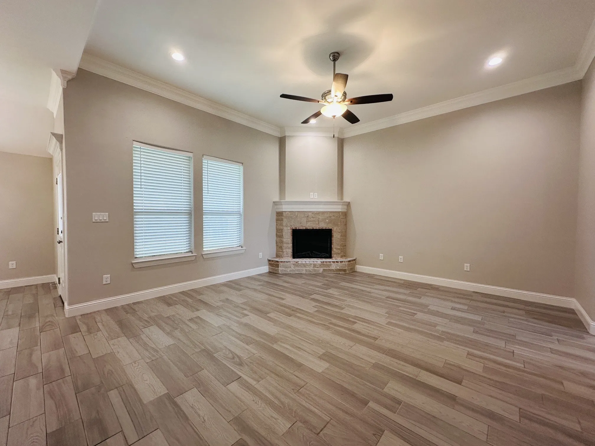 Single Family Residence For Sale in Hood County , 3337 White Horse Drive, Granbury, Texas 76049, 4 Bedroom, 2 Bathroom, 2 Garage spaces, 1,717 Sqft, built in 2021, mls#21296797, Real Estate Agent in Granbury, Homes For Sale in Hood county, Homes For Sale in Granbury, Realtor in Granbury Texas, Real Estate Brokerage Independent Realty Texas, Luminita Cordes Realtor