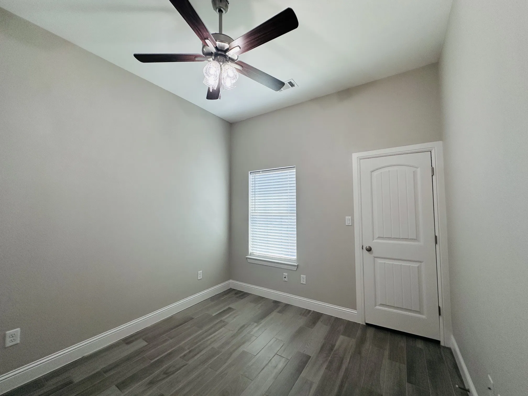Single Family Residence For Sale in Hood County , 3337 White Horse Drive, Granbury, Texas 76049, 4 Bedroom, 2 Bathroom, 2 Garage spaces, 1,717 Sqft, built in 2021, mls#21296797, Real Estate Agent in Granbury, Homes For Sale in Hood county, Homes For Sale in Granbury, Realtor in Granbury Texas, Real Estate Brokerage Independent Realty Texas, Luminita Cordes Realtor
