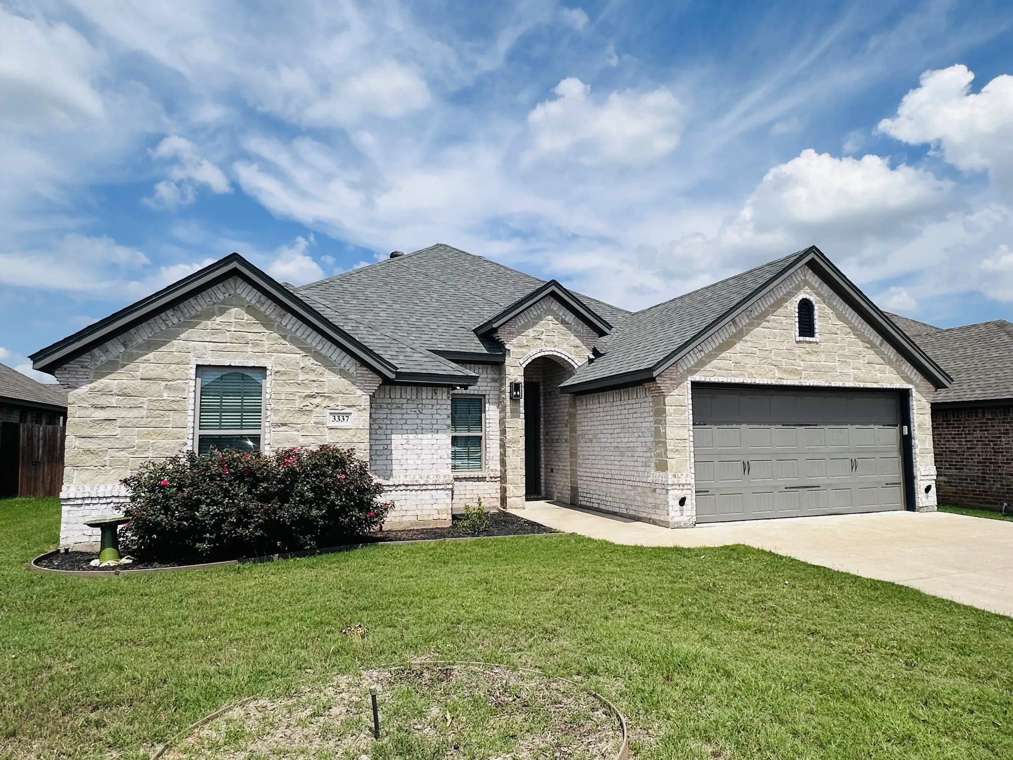 Single Family Residence For Sale in Hood County , 3337 White Horse Drive, Granbury, Texas 76049, 4 Bedroom, 2 Bathroom, 2 Garage spaces, 1,717 Sqft, built in 2021, mls#21296797, Real Estate Agent in Granbury, Homes For Sale in Hood county, Homes For Sale in Granbury, Realtor in Granbury Texas, Real Estate Brokerage Independent Realty Texas, Luminita Cordes Realtor