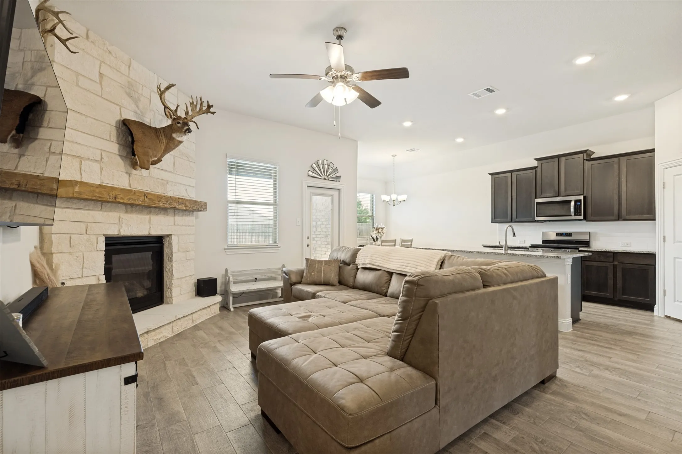 Single Family Residence For Sale in Denton County , 2817 Half Moon Road, Aubrey, Texas 76227, 3 Bedroom, 2 Bathroom, 2 Garage spaces, 1,633 Sqft, built in 2020, mls#21296988, Real Estate Agent in Aubrey, Homes For Sale in Denton county, Homes For Sale in Aubrey, Realtor in Aubrey Texas, Real Estate Brokerage Independent Realty Texas, Luminita Cordes Realtor
