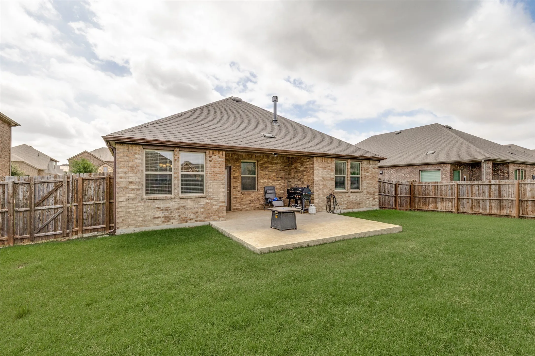 Single Family Residence For Sale in Denton County , 2817 Half Moon Road, Aubrey, Texas 76227, 3 Bedroom, 2 Bathroom, 2 Garage spaces, 1,633 Sqft, built in 2020, mls#21296988, Real Estate Agent in Aubrey, Homes For Sale in Denton county, Homes For Sale in Aubrey, Realtor in Aubrey Texas, Real Estate Brokerage Independent Realty Texas, Luminita Cordes Realtor