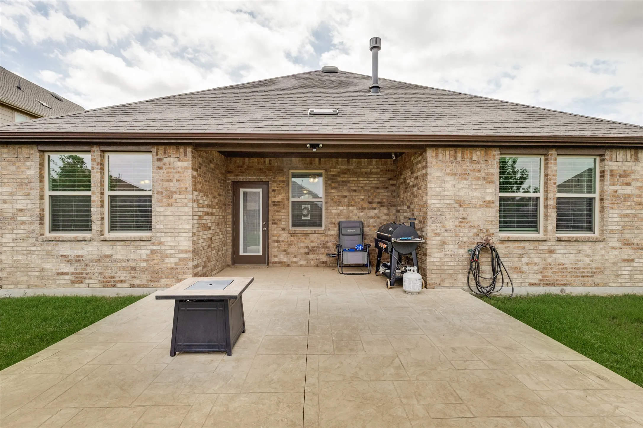 Single Family Residence For Sale in Denton County , 2817 Half Moon Road, Aubrey, Texas 76227, 3 Bedroom, 2 Bathroom, 2 Garage spaces, 1,633 Sqft, built in 2020, mls#21296988, Real Estate Agent in Aubrey, Homes For Sale in Denton county, Homes For Sale in Aubrey, Realtor in Aubrey Texas, Real Estate Brokerage Independent Realty Texas, Luminita Cordes Realtor