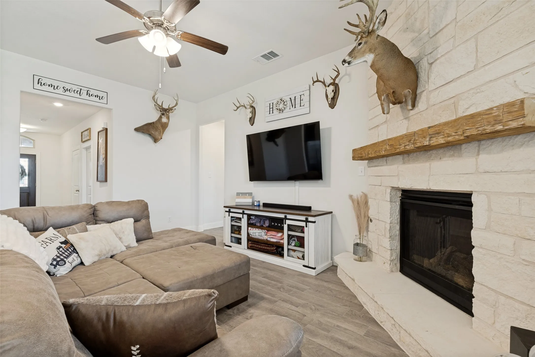 Single Family Residence For Sale in Denton County , 2817 Half Moon Road, Aubrey, Texas 76227, 3 Bedroom, 2 Bathroom, 2 Garage spaces, 1,633 Sqft, built in 2020, mls#21296988, Real Estate Agent in Aubrey, Homes For Sale in Denton county, Homes For Sale in Aubrey, Realtor in Aubrey Texas, Real Estate Brokerage Independent Realty Texas, Luminita Cordes Realtor