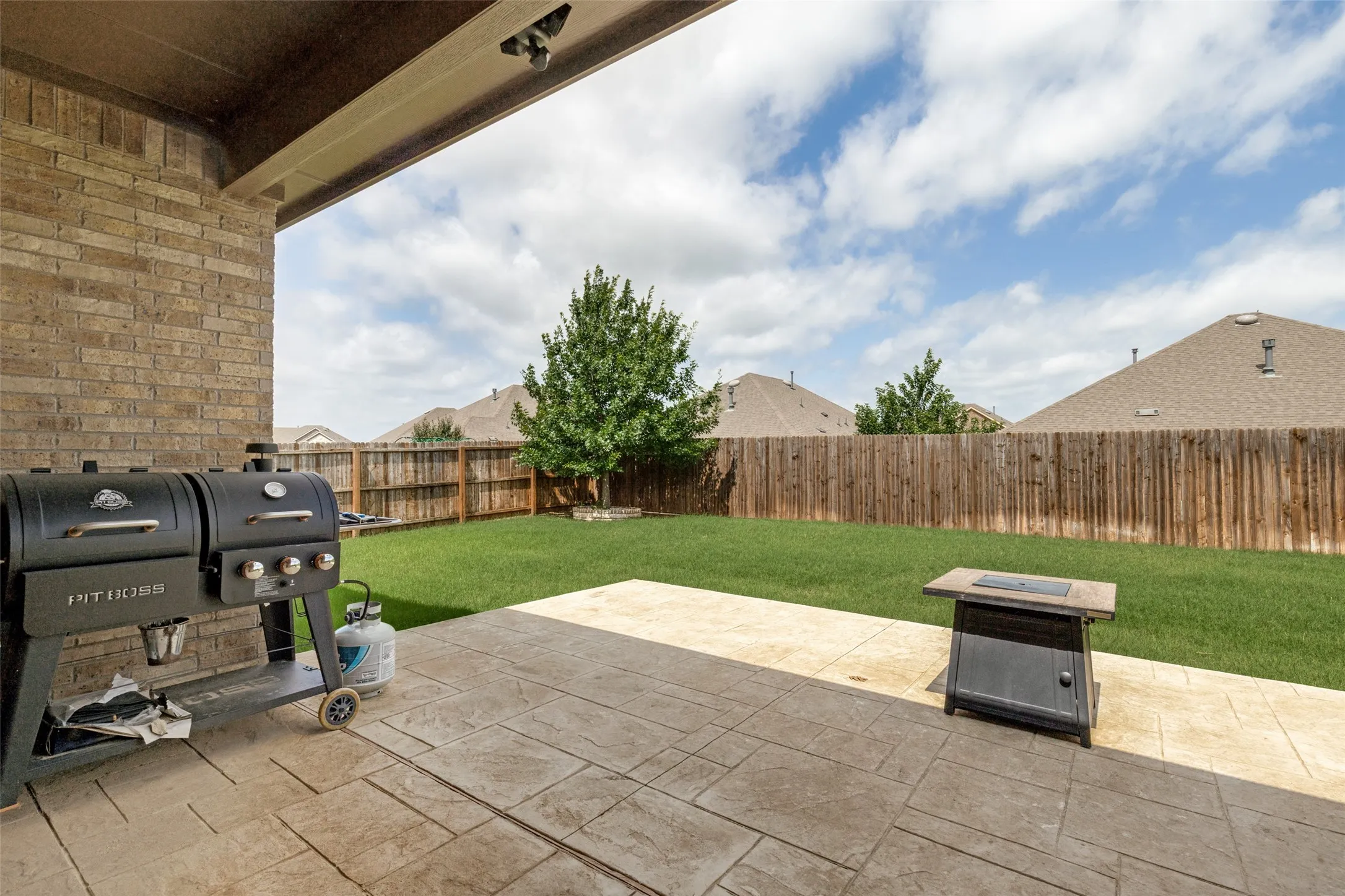 Single Family Residence For Sale in Denton County , 2817 Half Moon Road, Aubrey, Texas 76227, 3 Bedroom, 2 Bathroom, 2 Garage spaces, 1,633 Sqft, built in 2020, mls#21296988, Real Estate Agent in Aubrey, Homes For Sale in Denton county, Homes For Sale in Aubrey, Realtor in Aubrey Texas, Real Estate Brokerage Independent Realty Texas, Luminita Cordes Realtor