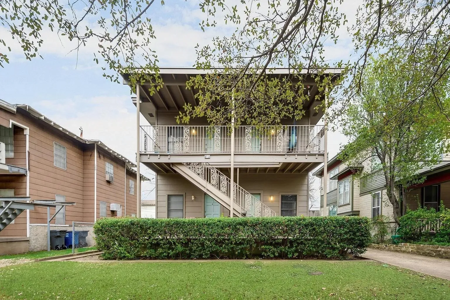 Apartment For Rent in Dallas County , 202 S Willomet Avenue 4, Dallas, Texas 75208, 2 Bedroom, 1 Bathroom, Garage spaces, 860 Sqft, built in 1922, mls#21297049, Real Estate Agent in Dallas, Homes For Rent in Dallas county, Homes For Rent in Dallas, Realtor in Dallas Texas, Real Estate Brokerage Independent Realty Texas, Luminita Cordes Realtor