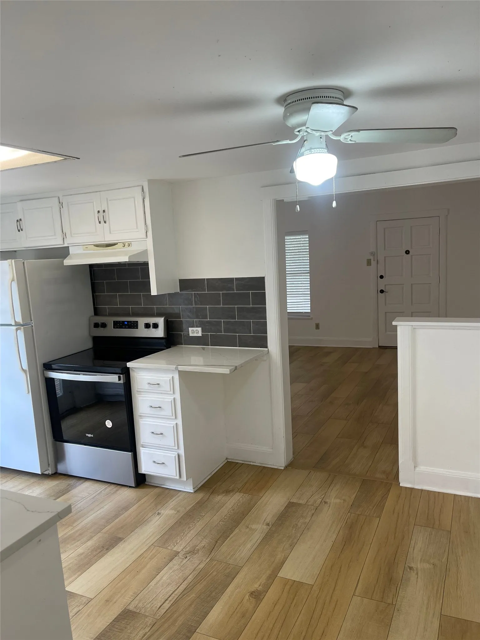 Apartment For Rent in Dallas County , 202 S Willomet Avenue 4, Dallas, Texas 75208, 2 Bedroom, 1 Bathroom, Garage spaces, 860 Sqft, built in 1922, mls#21297049, Real Estate Agent in Dallas, Homes For Rent in Dallas county, Homes For Rent in Dallas, Realtor in Dallas Texas, Real Estate Brokerage Independent Realty Texas, Luminita Cordes Realtor