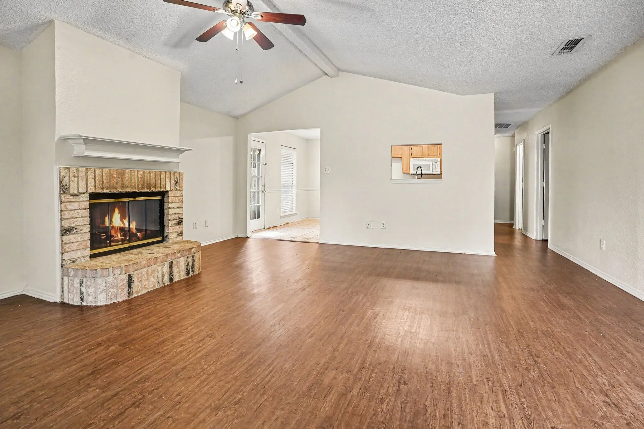Single Family Residence For Sale in Tarrant County , 4216 Fernleaf Drive, Fort Worth, Texas 76137, 3 Bedroom, 2 Bathroom, 2 Garage spaces, 1,460 Sqft, built in 1995, mls#21297069, Real Estate Agent in Fort Worth, Homes For Sale in Tarrant county, Homes For Sale in Fort Worth, Realtor in Fort Worth Texas, Real Estate Brokerage Independent Realty Texas, Luminita Cordes Realtor