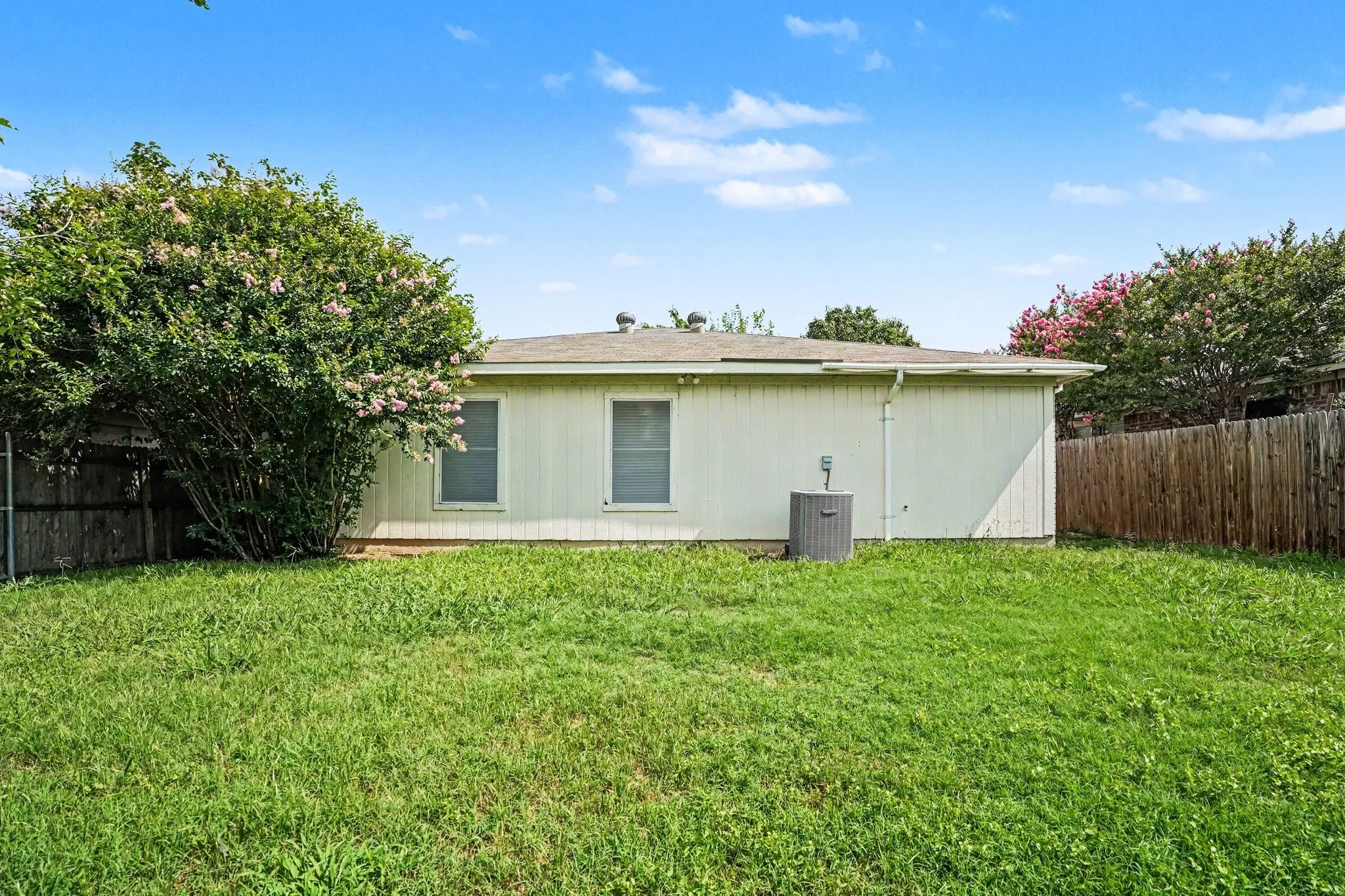 Single Family Residence For Sale in Tarrant County , 4216 Fernleaf Drive, Fort Worth, Texas 76137, 3 Bedroom, 2 Bathroom, 2 Garage spaces, 1,460 Sqft, built in 1995, mls#21297069, Real Estate Agent in Fort Worth, Homes For Sale in Tarrant county, Homes For Sale in Fort Worth, Realtor in Fort Worth Texas, Real Estate Brokerage Independent Realty Texas, Luminita Cordes Realtor