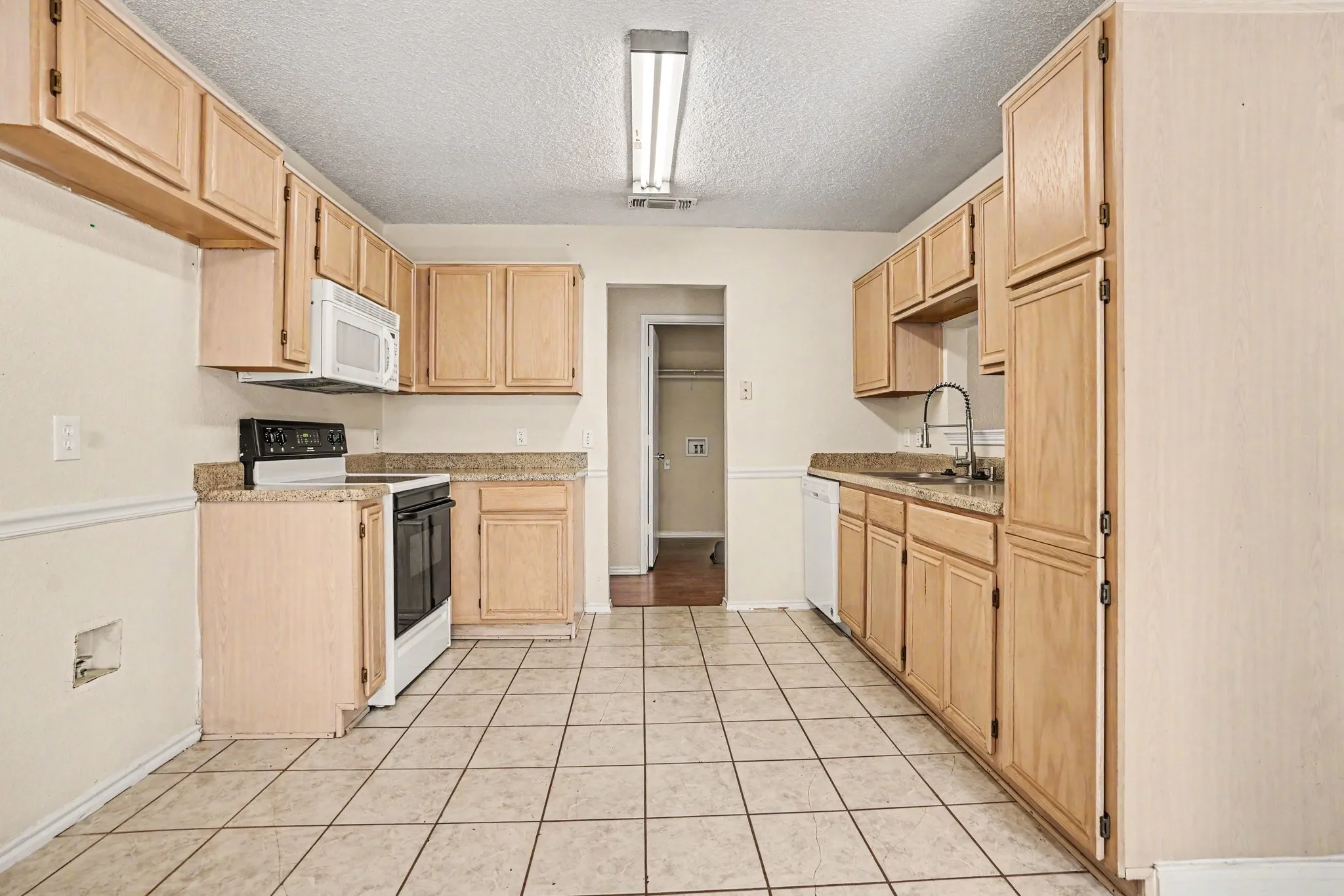Single Family Residence For Sale in Tarrant County , 4216 Fernleaf Drive, Fort Worth, Texas 76137, 3 Bedroom, 2 Bathroom, 2 Garage spaces, 1,460 Sqft, built in 1995, mls#21297069, Real Estate Agent in Fort Worth, Homes For Sale in Tarrant county, Homes For Sale in Fort Worth, Realtor in Fort Worth Texas, Real Estate Brokerage Independent Realty Texas, Luminita Cordes Realtor