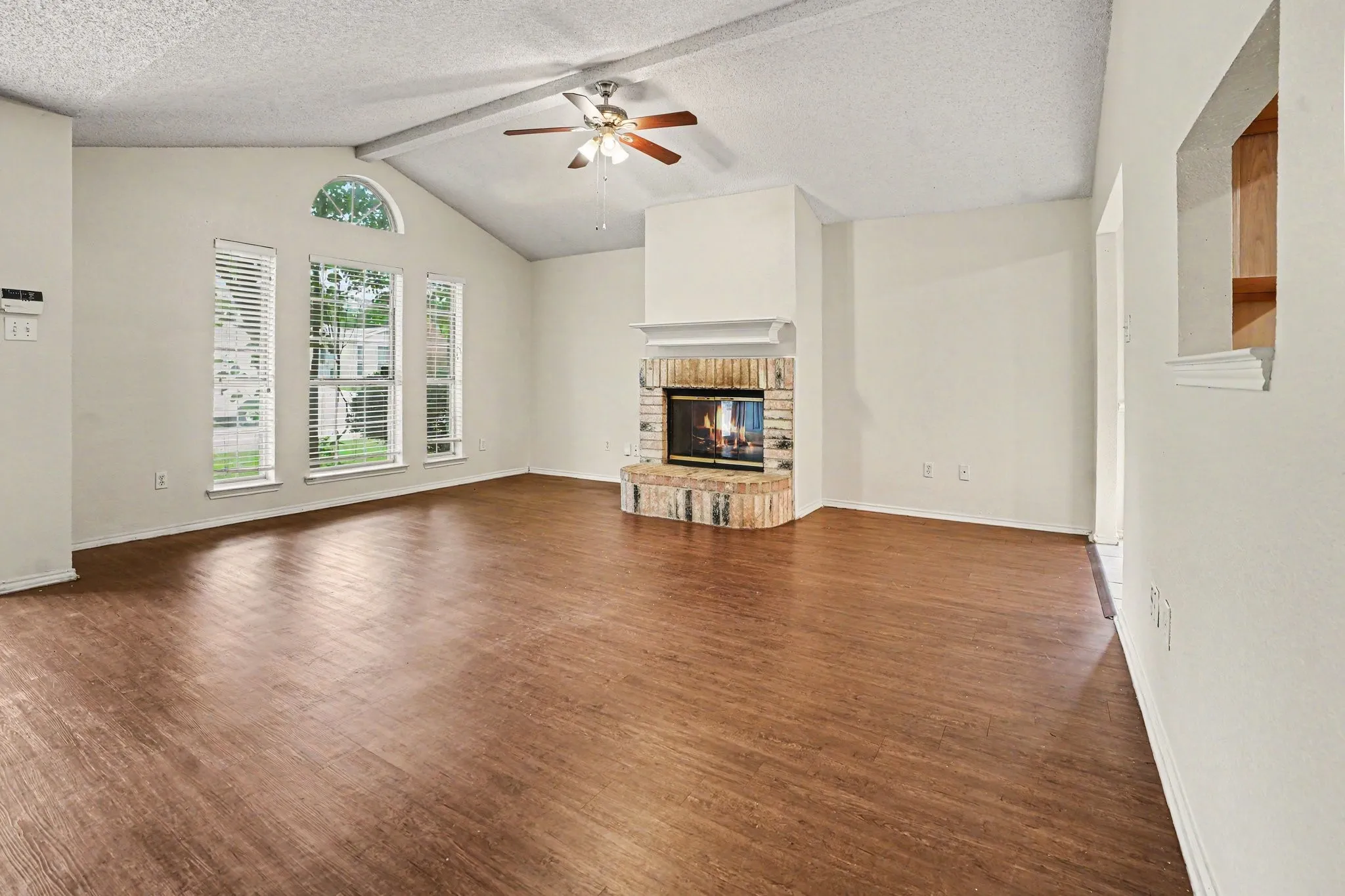 Single Family Residence For Sale in Tarrant County , 4216 Fernleaf Drive, Fort Worth, Texas 76137, 3 Bedroom, 2 Bathroom, 2 Garage spaces, 1,460 Sqft, built in 1995, mls#21297069, Real Estate Agent in Fort Worth, Homes For Sale in Tarrant county, Homes For Sale in Fort Worth, Realtor in Fort Worth Texas, Real Estate Brokerage Independent Realty Texas, Luminita Cordes Realtor
